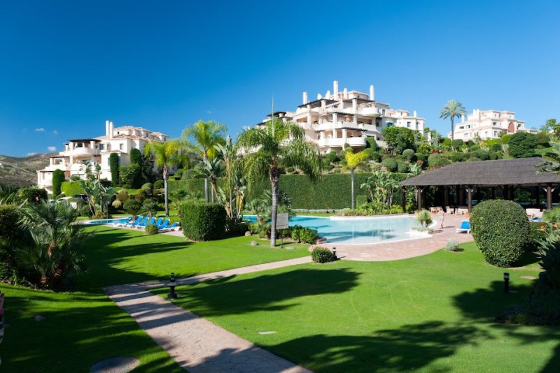 Resale - Apartment - Middle Floor Apartment - Benahavís - Benahavís Centro