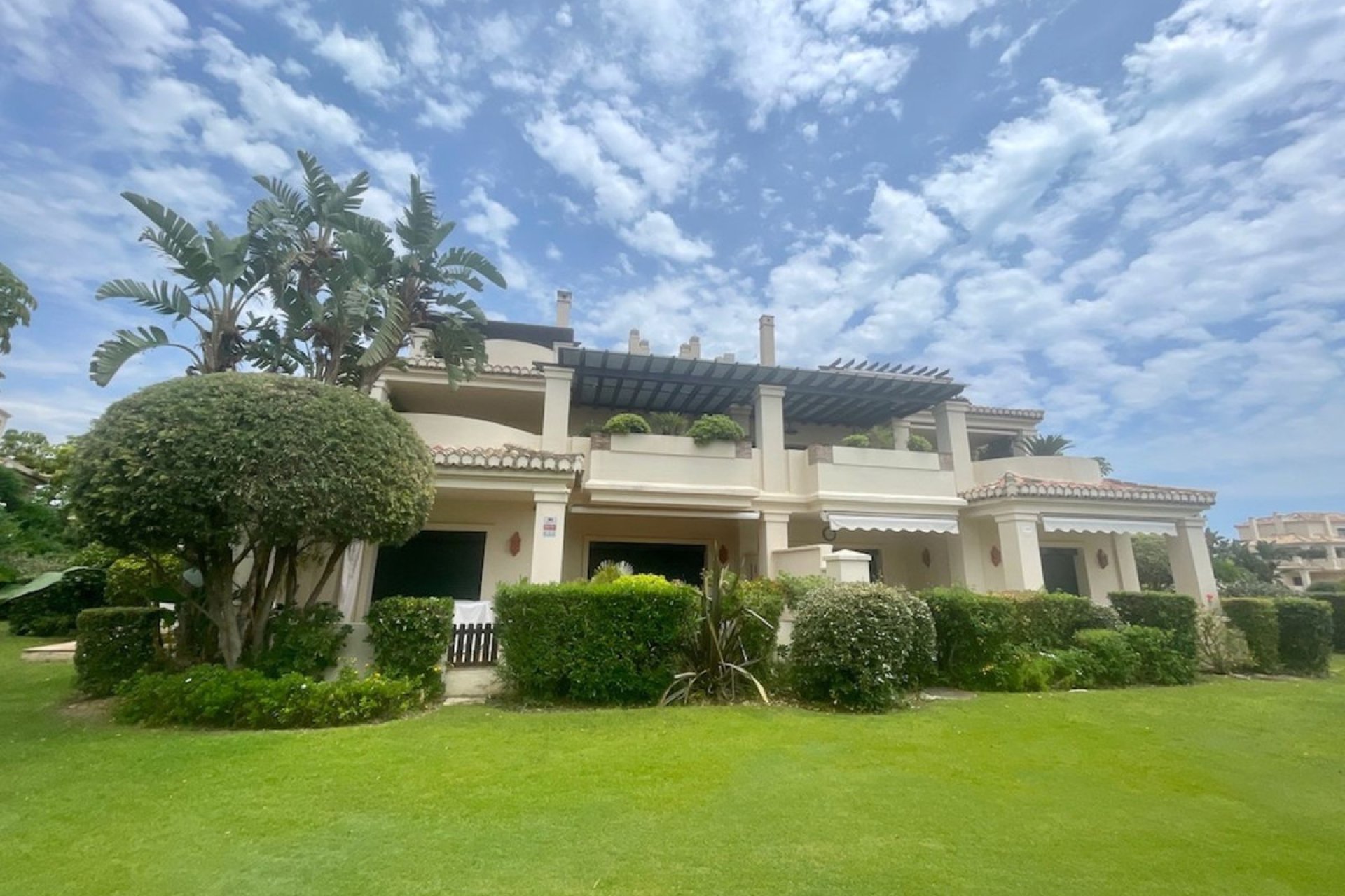 Resale - Apartment - Middle Floor Apartment - Benahavís - Benahavís Centro