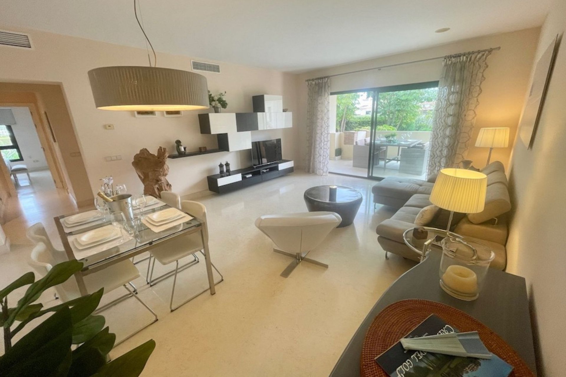 Resale - Apartment - Middle Floor Apartment - Benahavís - Benahavís Centro