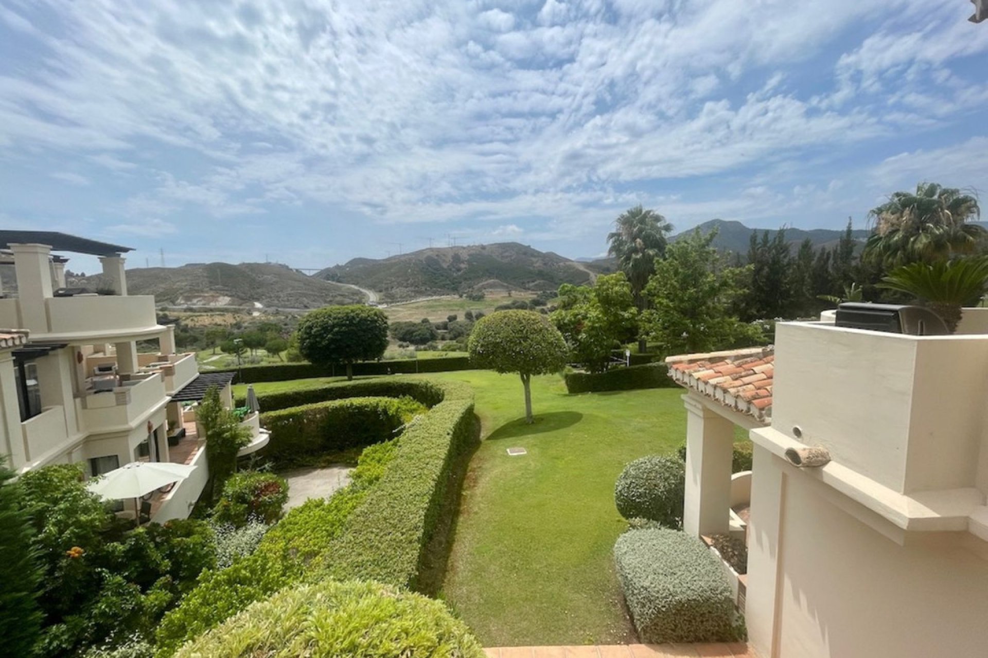 Resale - Apartment - Middle Floor Apartment - Benahavís - Benahavís Centro