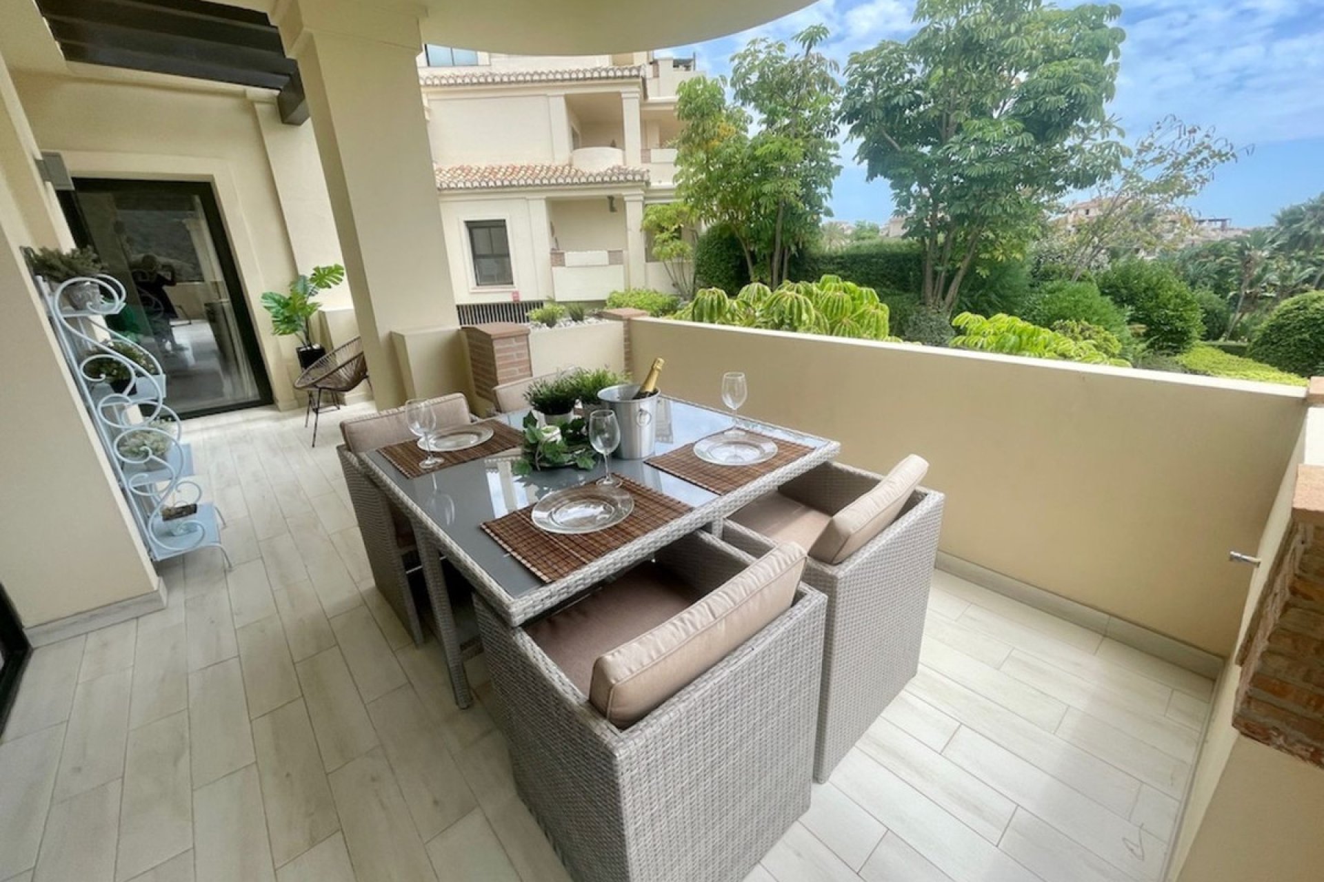 Resale - Apartment - Middle Floor Apartment - Benahavís - Benahavís Centro