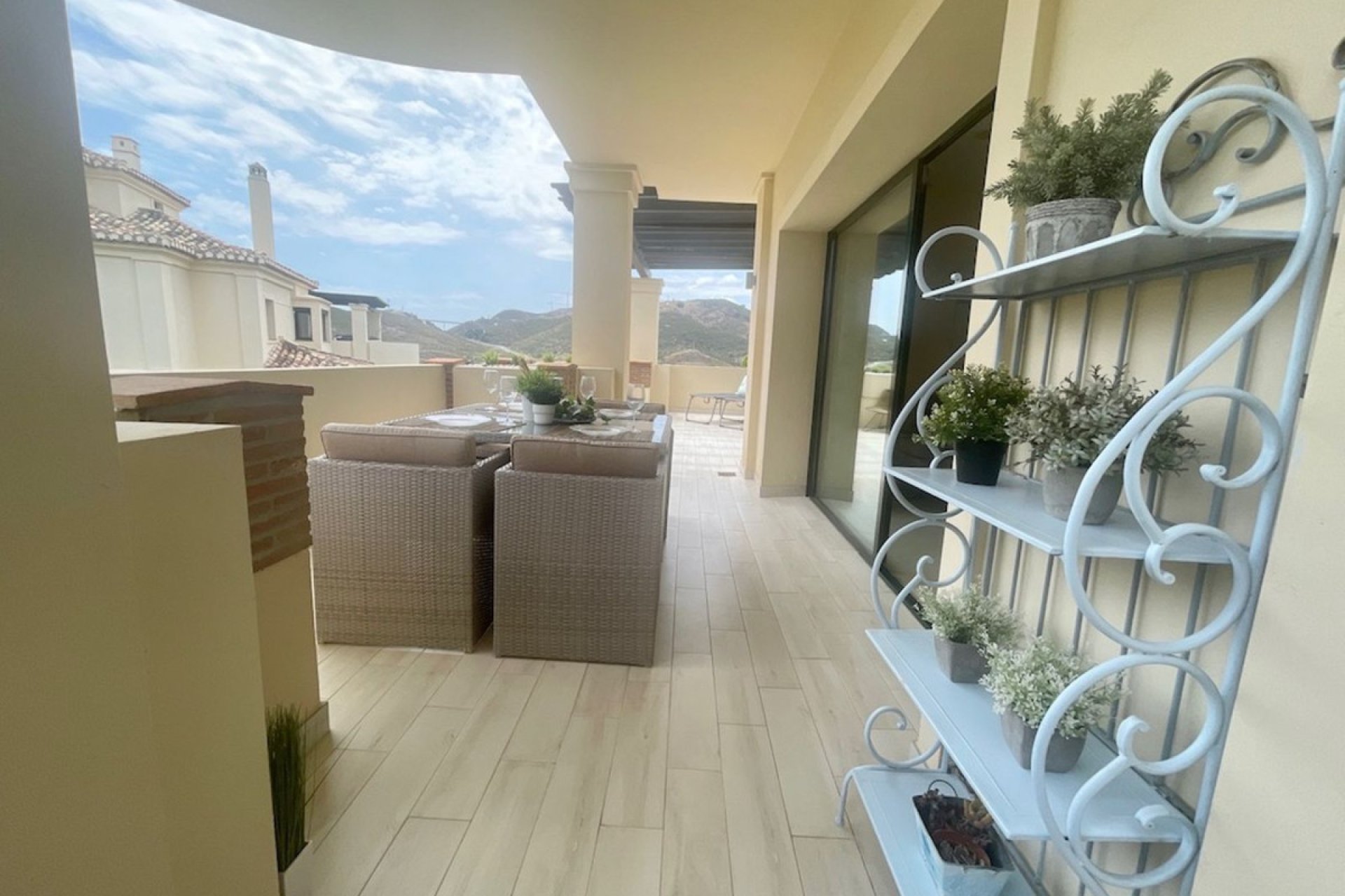 Resale - Apartment - Middle Floor Apartment - Benahavís - Benahavís Centro