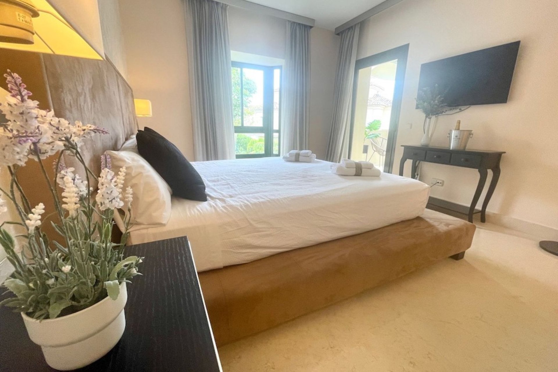 Resale - Apartment - Middle Floor Apartment - Benahavís - Benahavís Centro