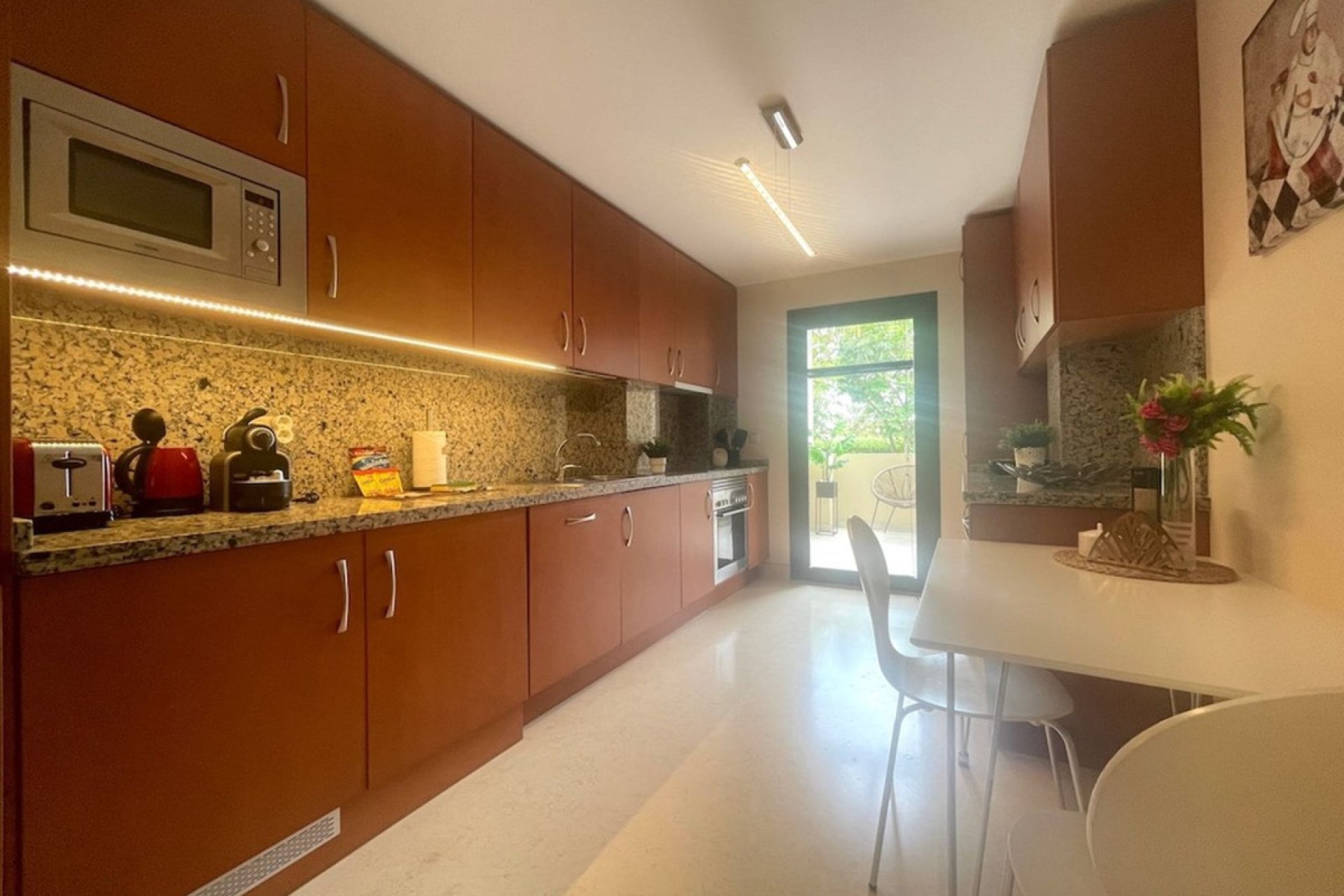 Resale - Apartment - Middle Floor Apartment - Benahavís - Benahavís Centro