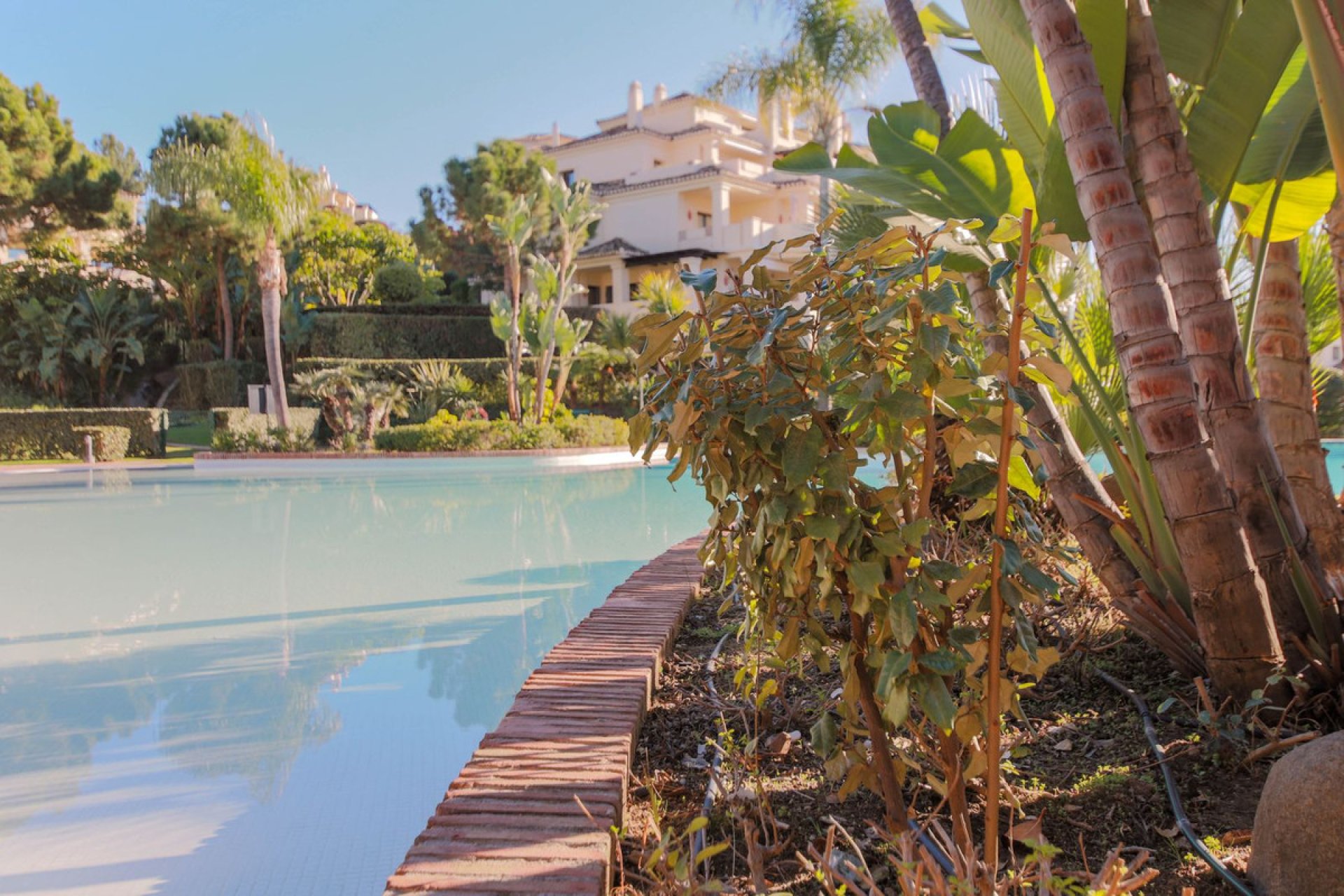 Resale - Apartment - Middle Floor Apartment - Benahavís - Benahavís Centro