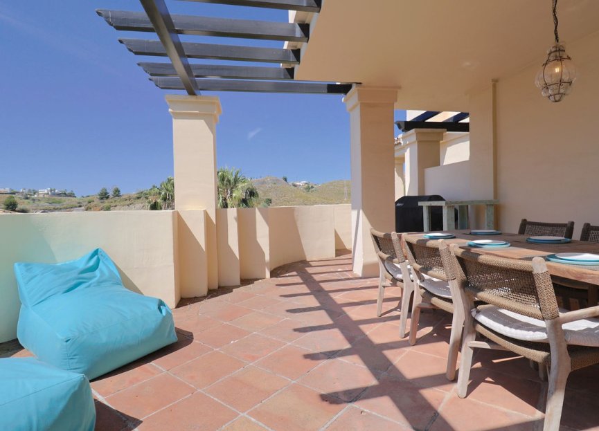 Resale - Apartment - Middle Floor Apartment - Benahavís - Benahavís Centro