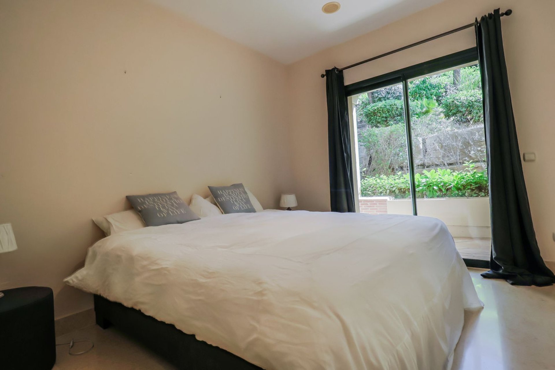 Resale - Apartment - Middle Floor Apartment - Benahavís - Benahavís Centro