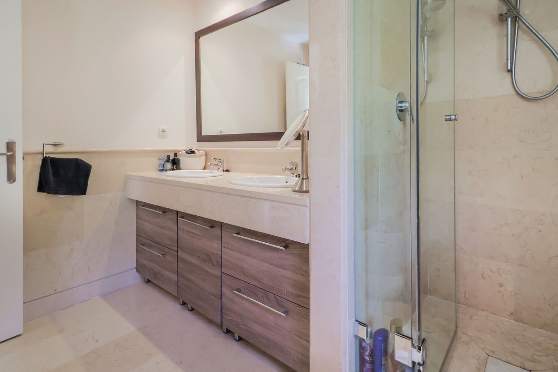 Resale - Apartment - Middle Floor Apartment - Benahavís - Benahavís Centro