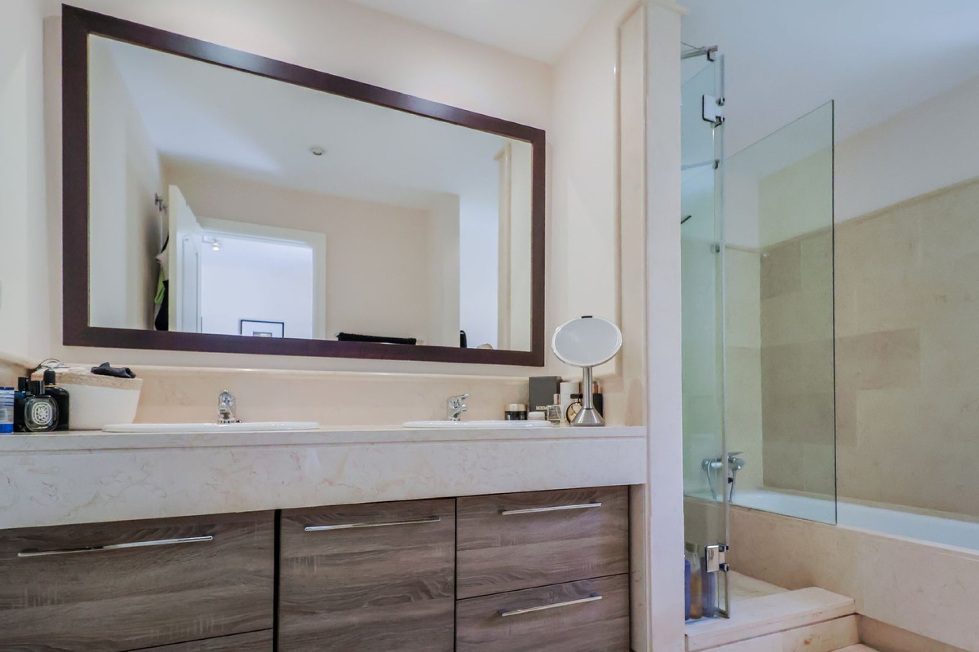 Resale - Apartment - Middle Floor Apartment - Benahavís - Benahavís Centro