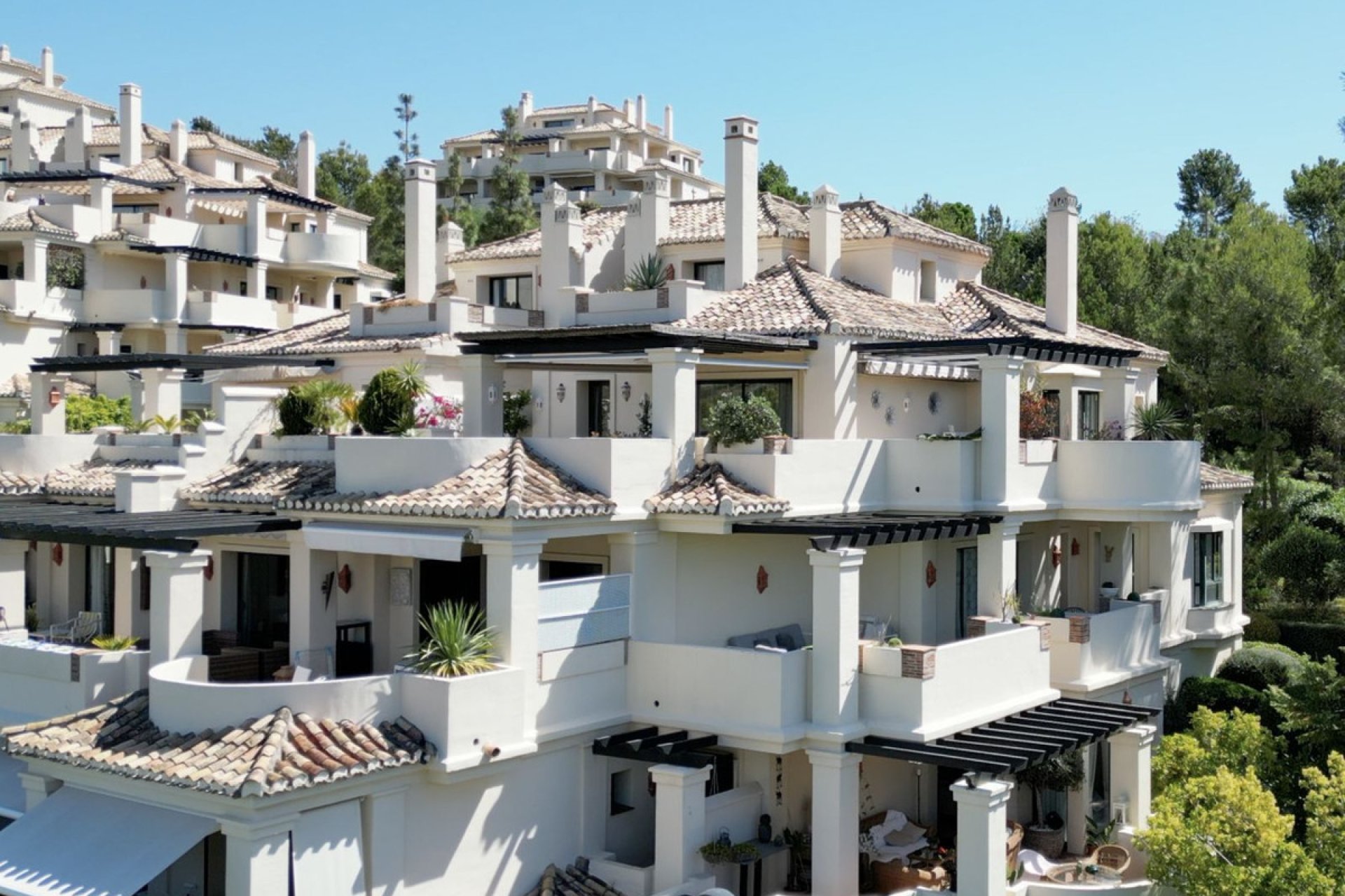 Resale - Apartment - Middle Floor Apartment - Benahavís - Benahavís Centro