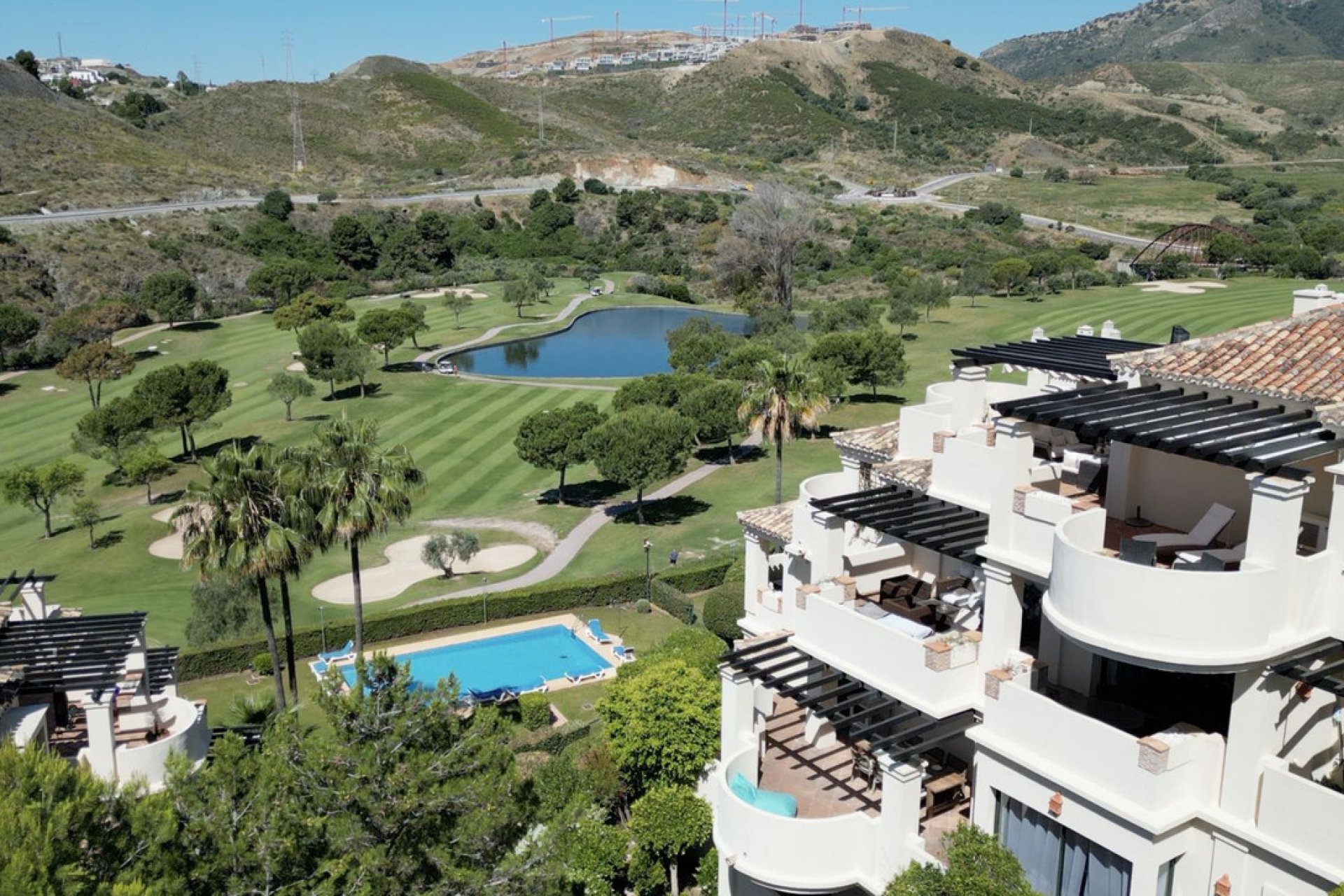 Resale - Apartment - Middle Floor Apartment - Benahavís - Benahavís Centro