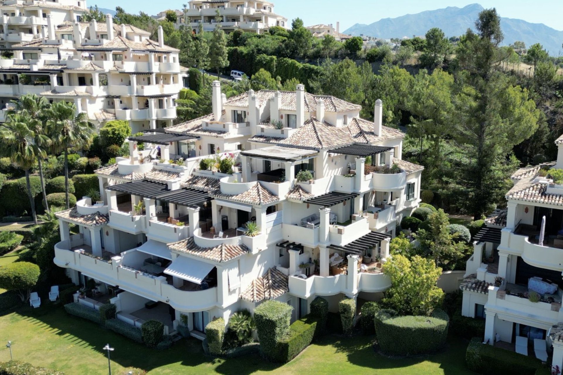 Resale - Apartment - Middle Floor Apartment - Benahavís - Benahavís Centro