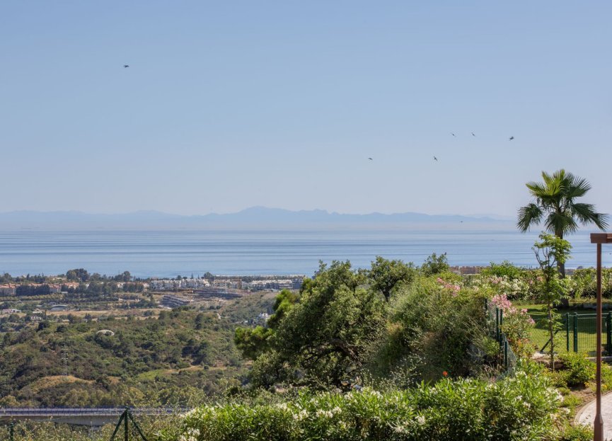 Resale - Apartment - Middle Floor Apartment - Benahavís - Benahavís Centro