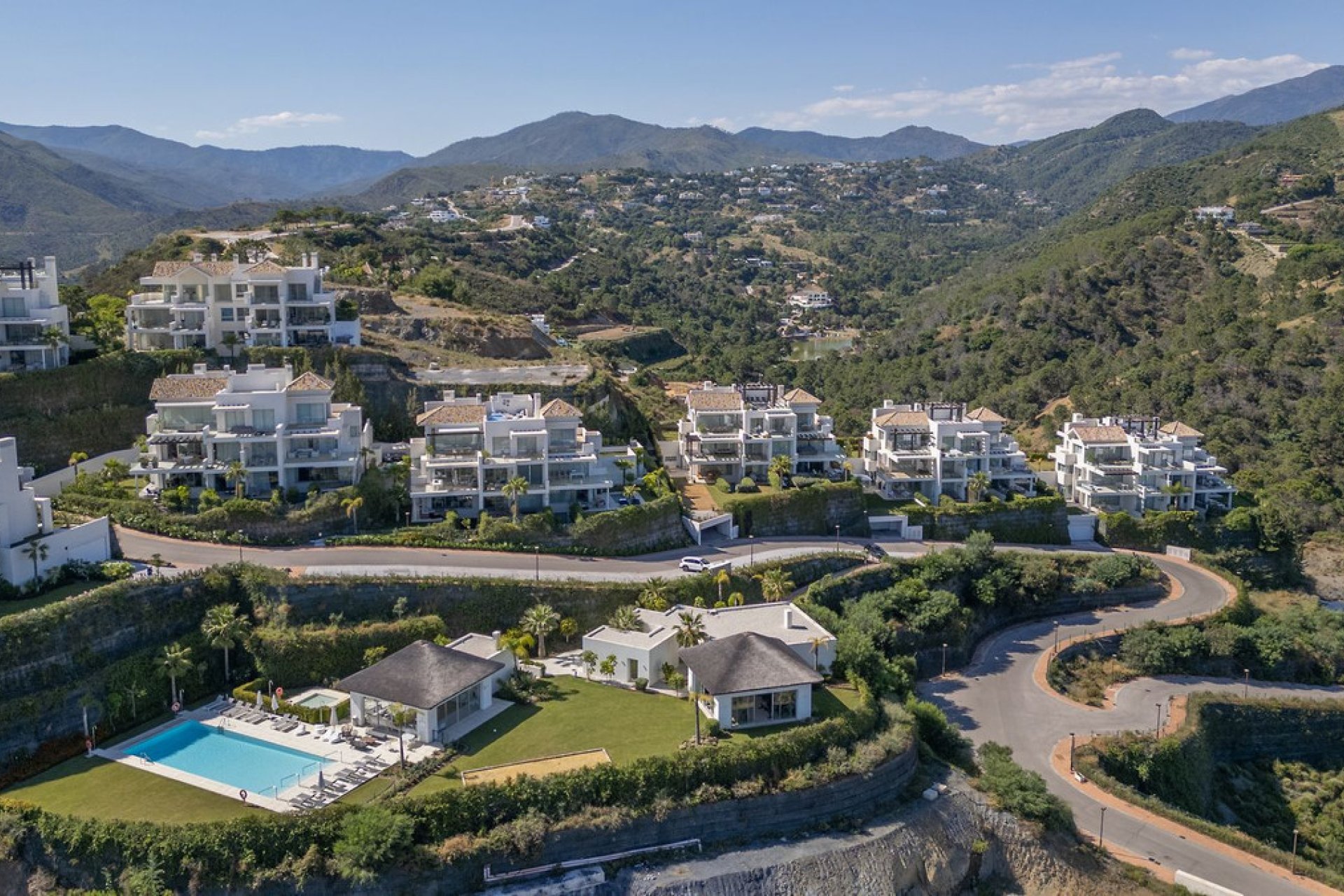 Resale - Apartment - Middle Floor Apartment - Benahavís - Benahavís Centro