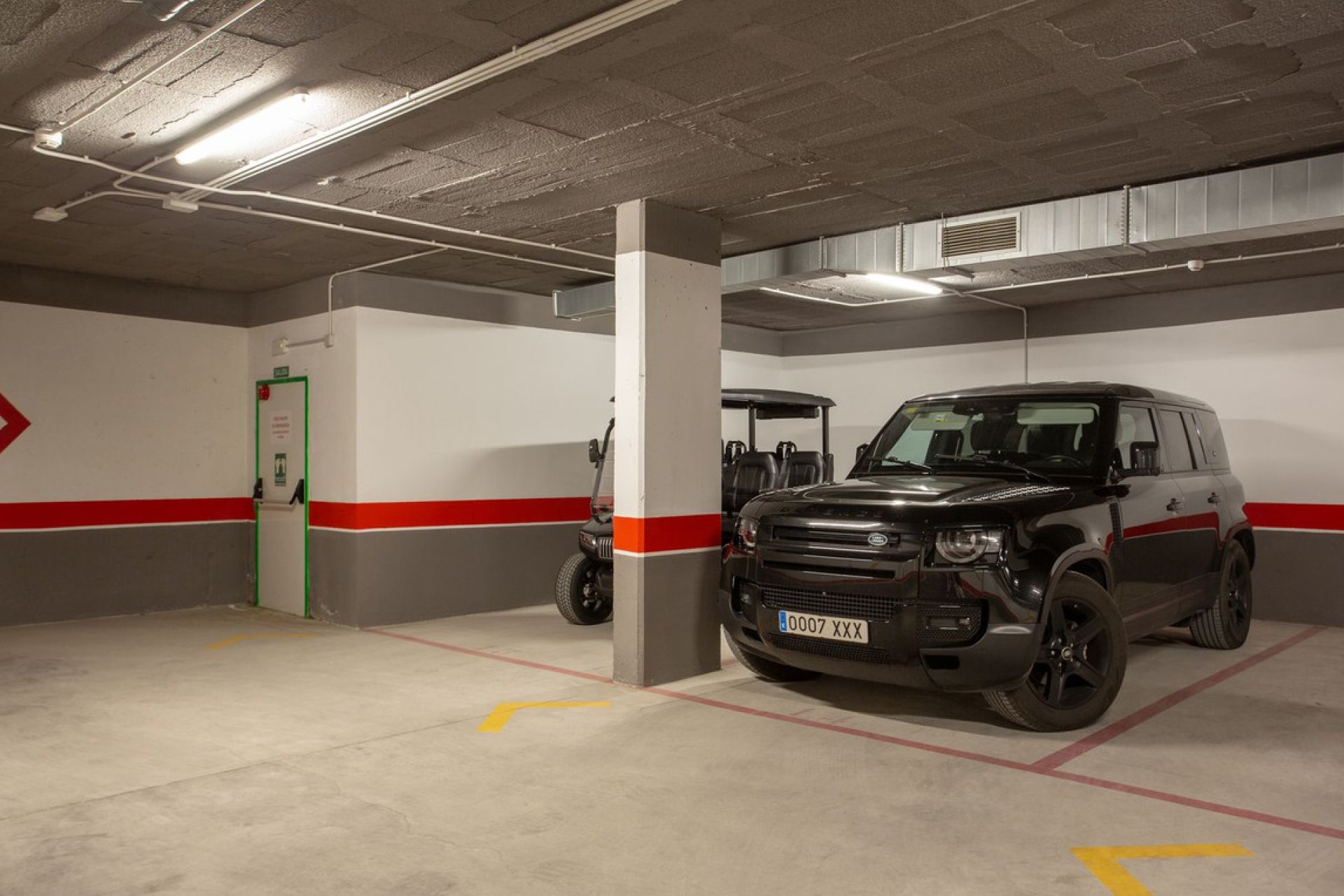 Resale - Apartment - Middle Floor Apartment - Benahavís - Benahavís Centro