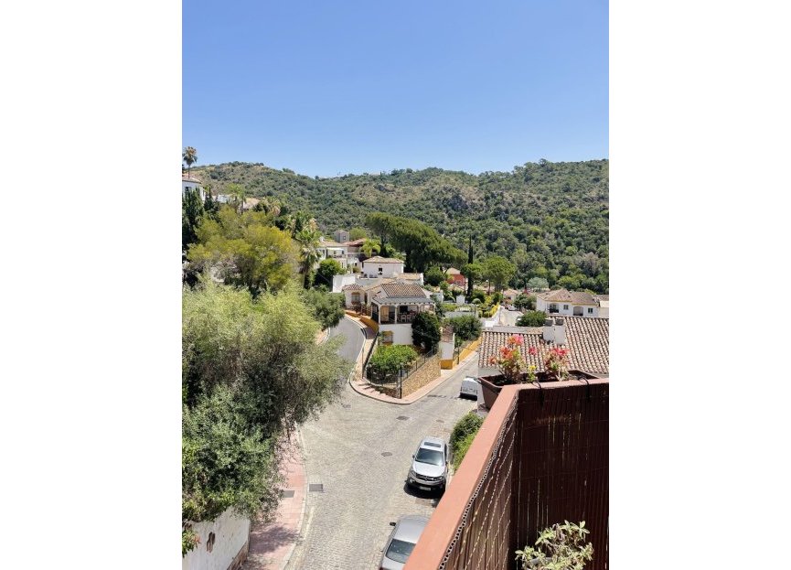 Resale - Apartment - Middle Floor Apartment - Benahavís - Benahavís Centro