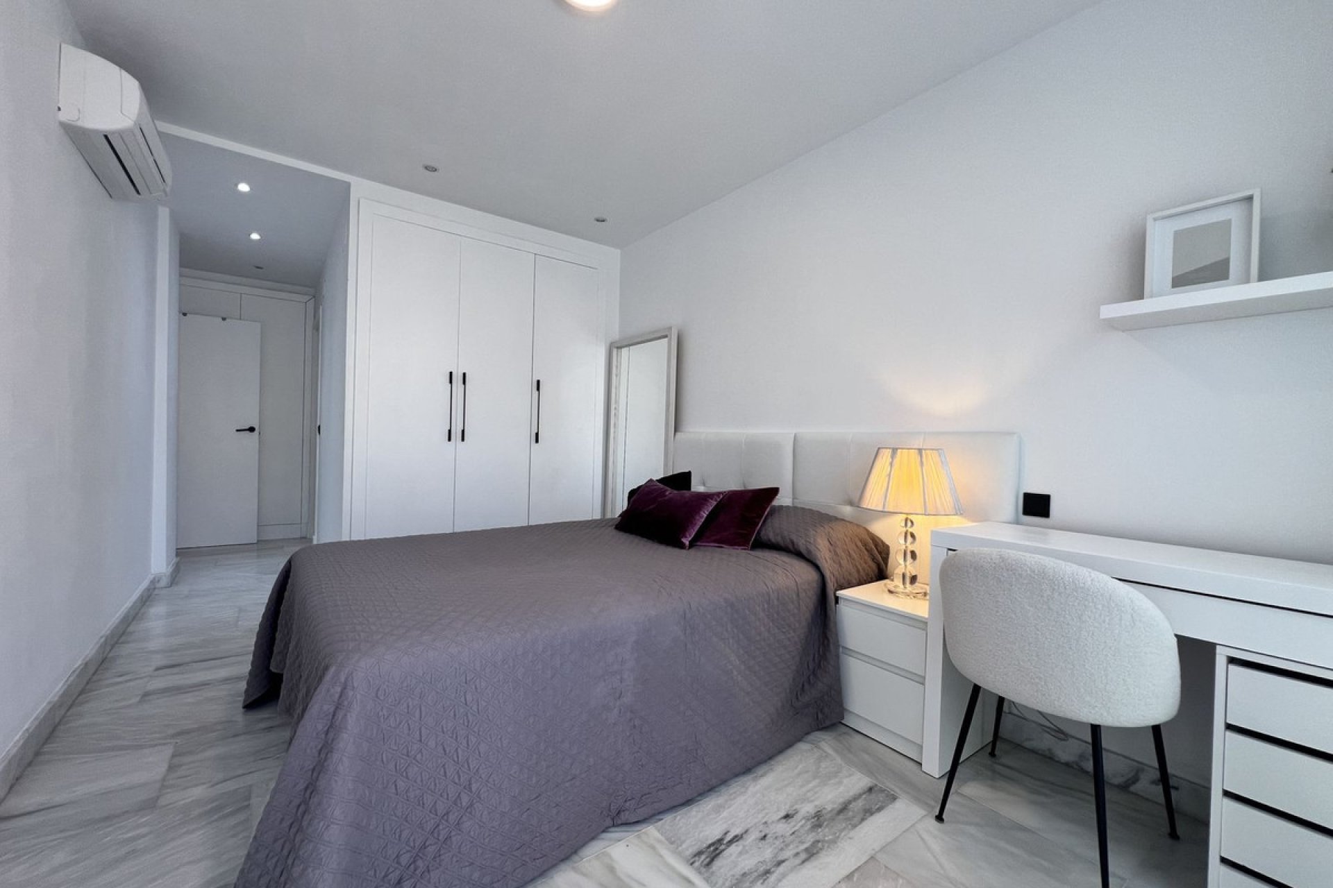 Resale - Apartment - Middle Floor Apartment - Benahavís - Benahavís Centro