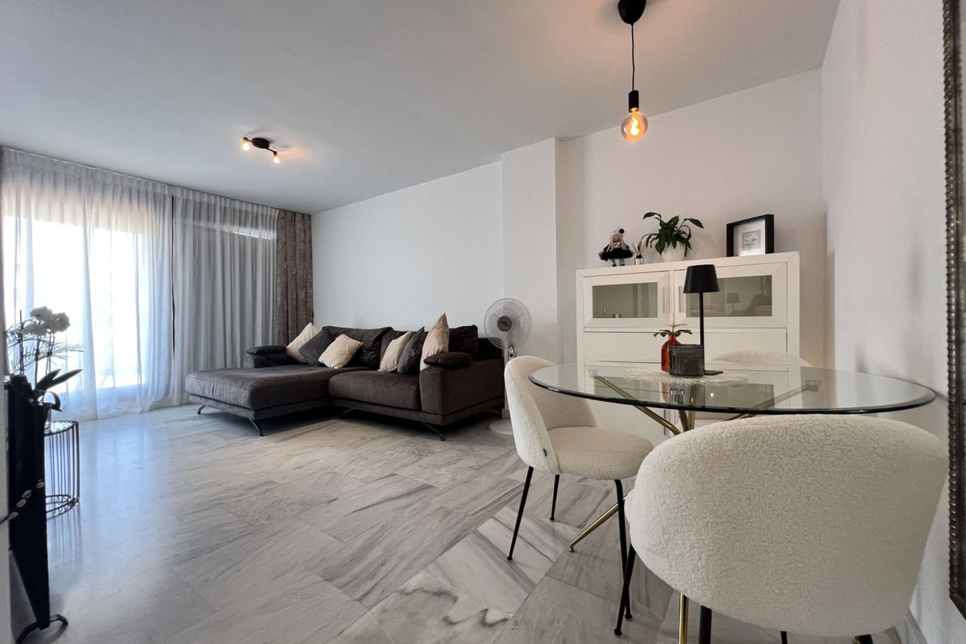 Resale - Apartment - Middle Floor Apartment - Benahavís - Benahavís Centro