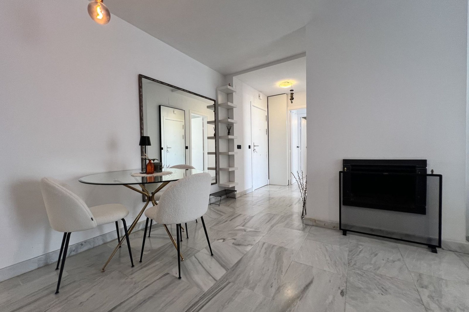 Resale - Apartment - Middle Floor Apartment - Benahavís - Benahavís Centro