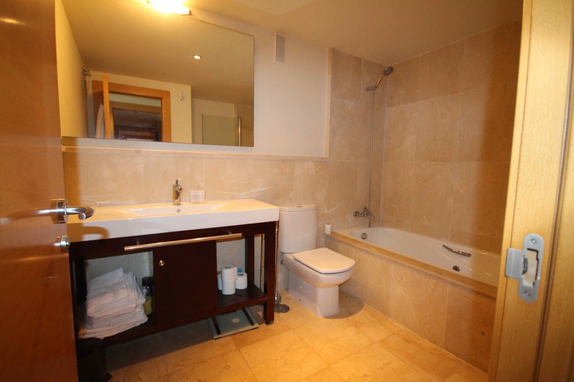 Resale - Apartment - Middle Floor Apartment - Benahavís - Benahavís Centro