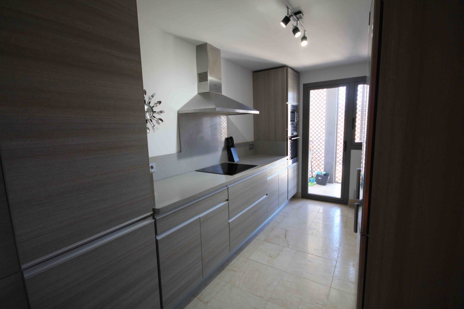 Resale - Apartment - Middle Floor Apartment - Benahavís - Benahavís Centro