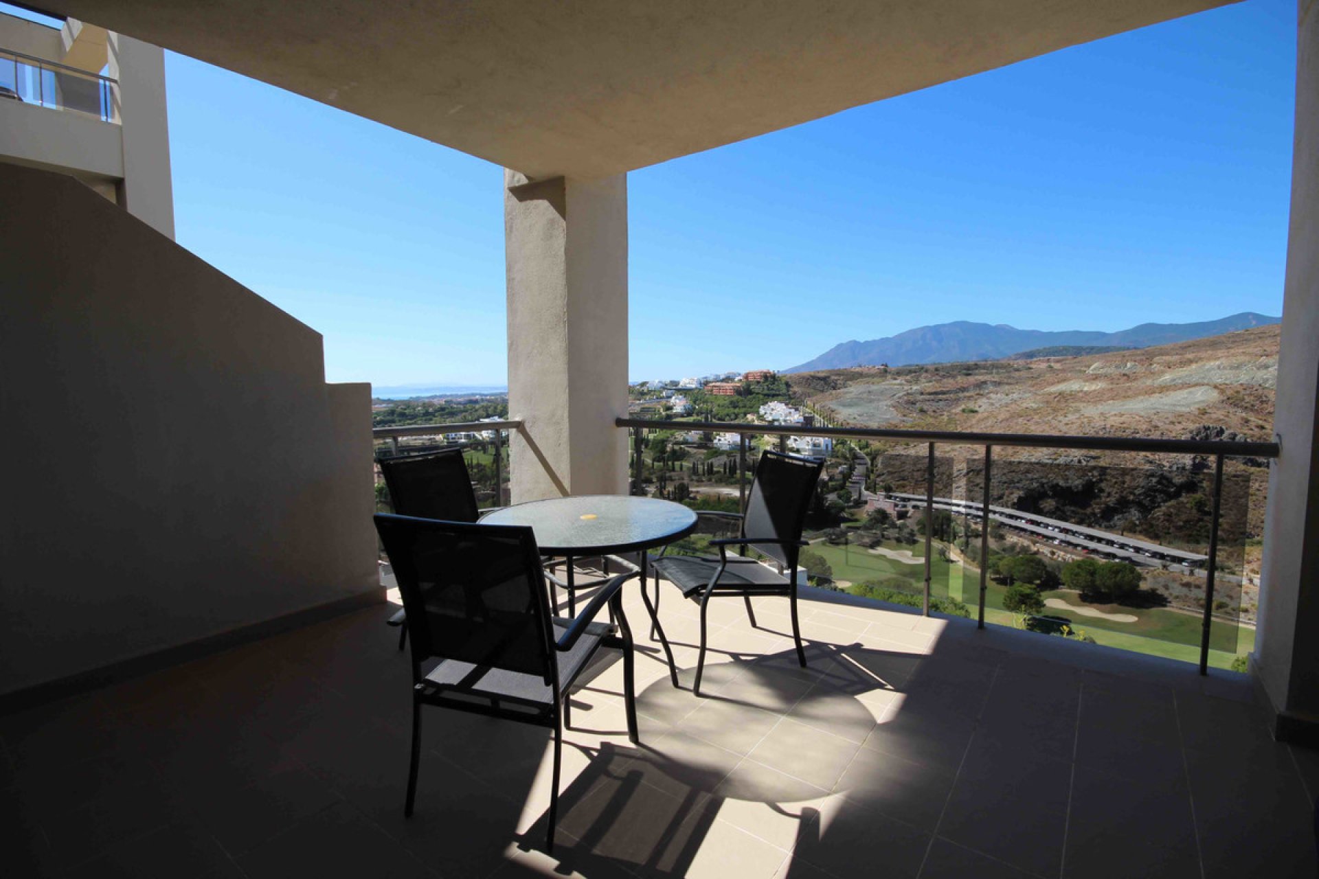 Resale - Apartment - Middle Floor Apartment - Benahavís - Benahavís Centro