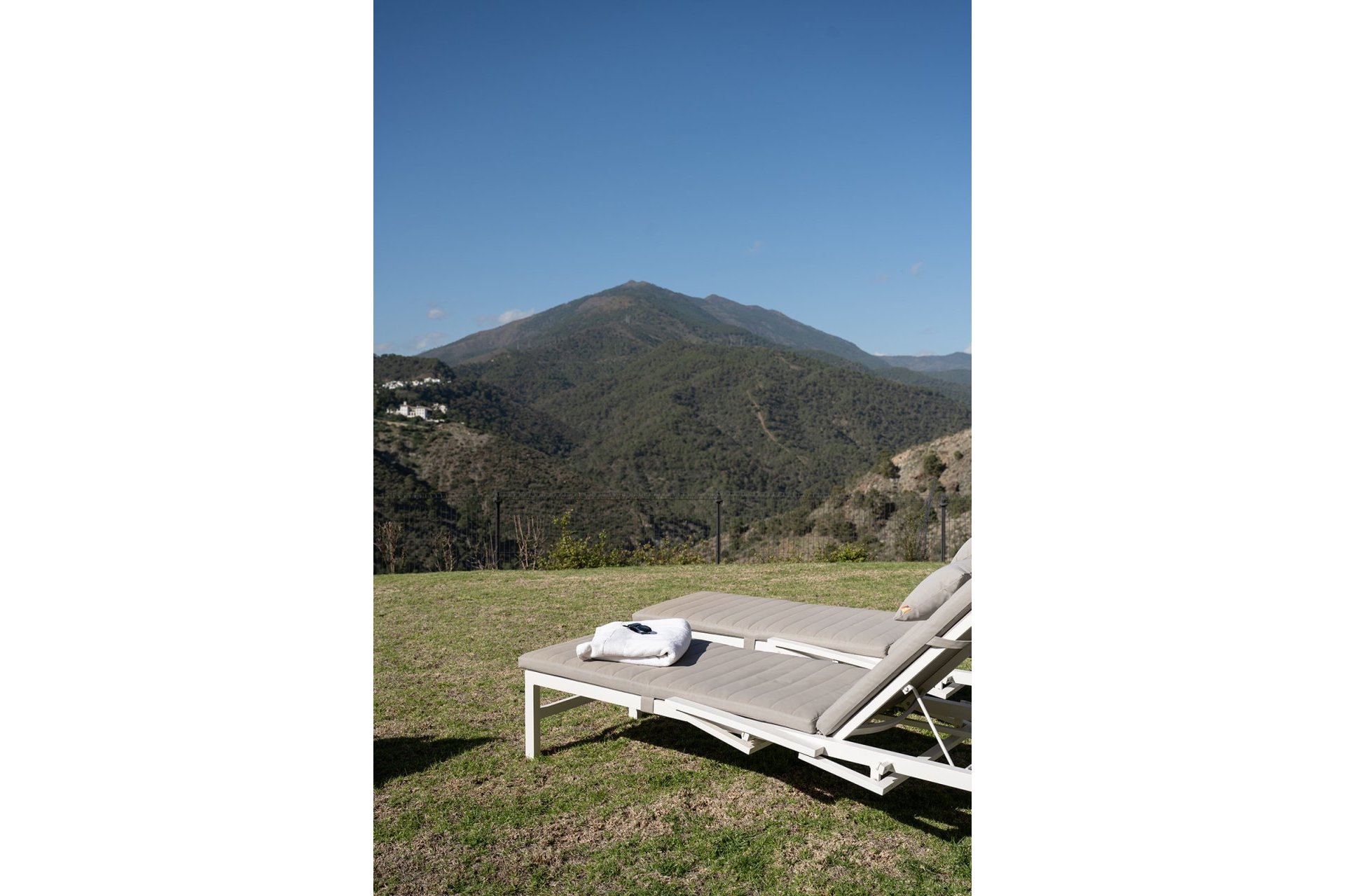 Resale - Apartment - Middle Floor Apartment - Benahavís - Benahavís Centro