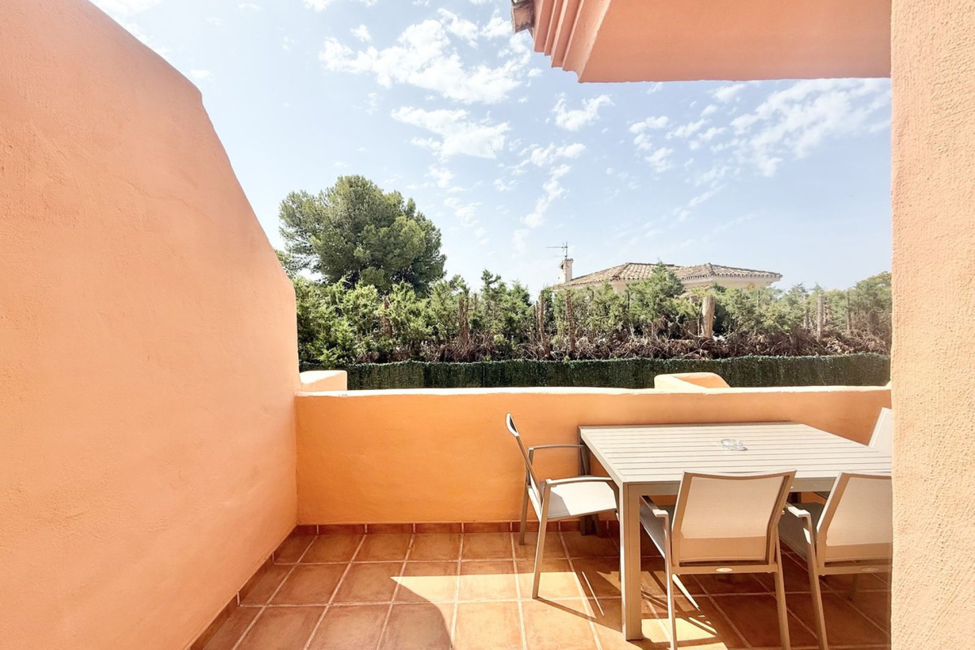 Resale - Apartment - Middle Floor Apartment - Benahavís - Benahavís Centro