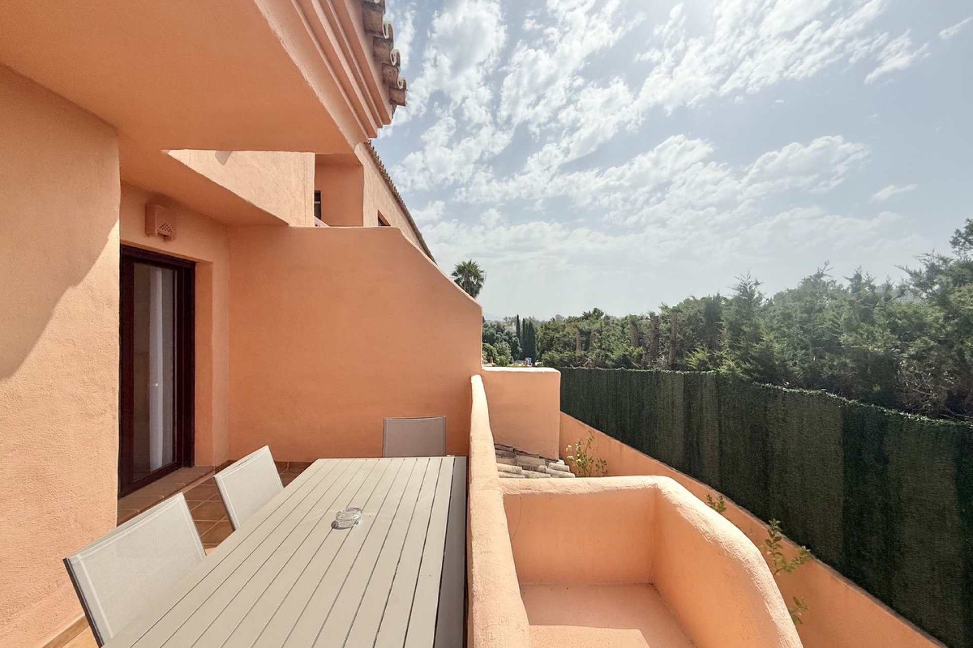 Resale - Apartment - Middle Floor Apartment - Benahavís - Benahavís Centro