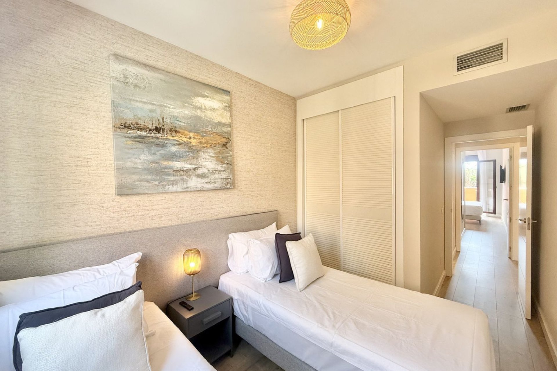 Resale - Apartment - Middle Floor Apartment - Benahavís - Benahavís Centro