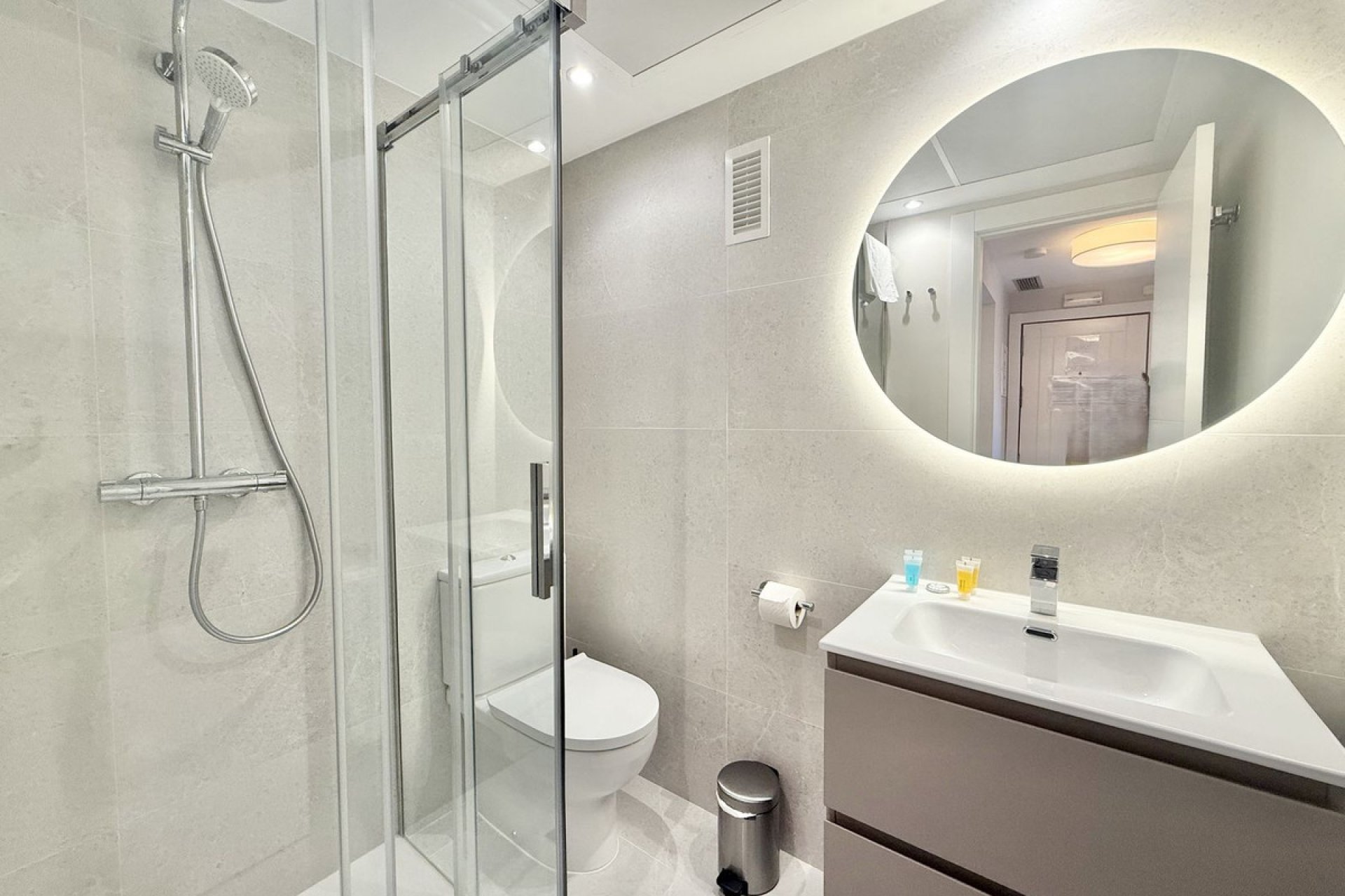 Resale - Apartment - Middle Floor Apartment - Benahavís - Benahavís Centro