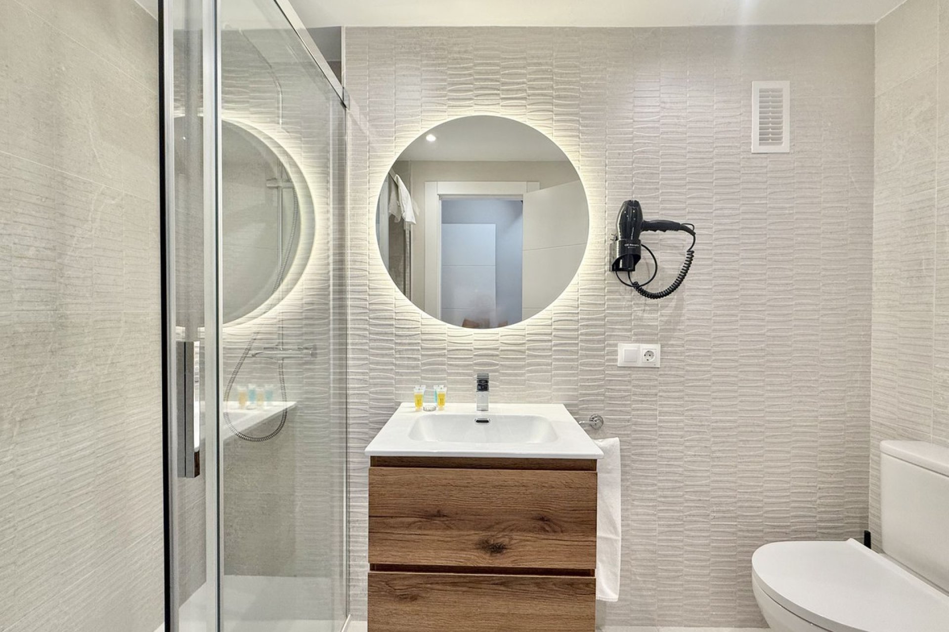 Resale - Apartment - Middle Floor Apartment - Benahavís - Benahavís Centro