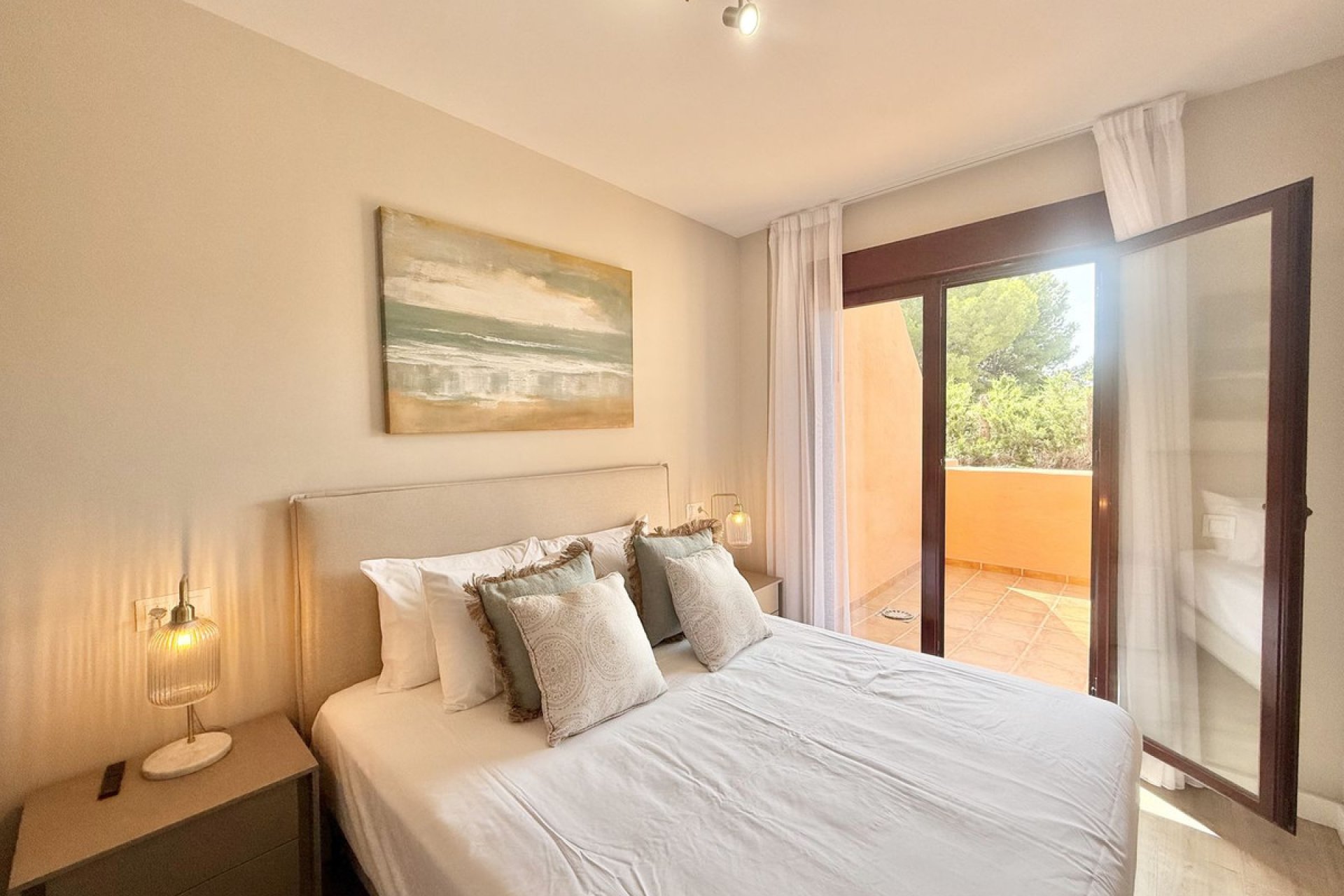 Resale - Apartment - Middle Floor Apartment - Benahavís - Benahavís Centro