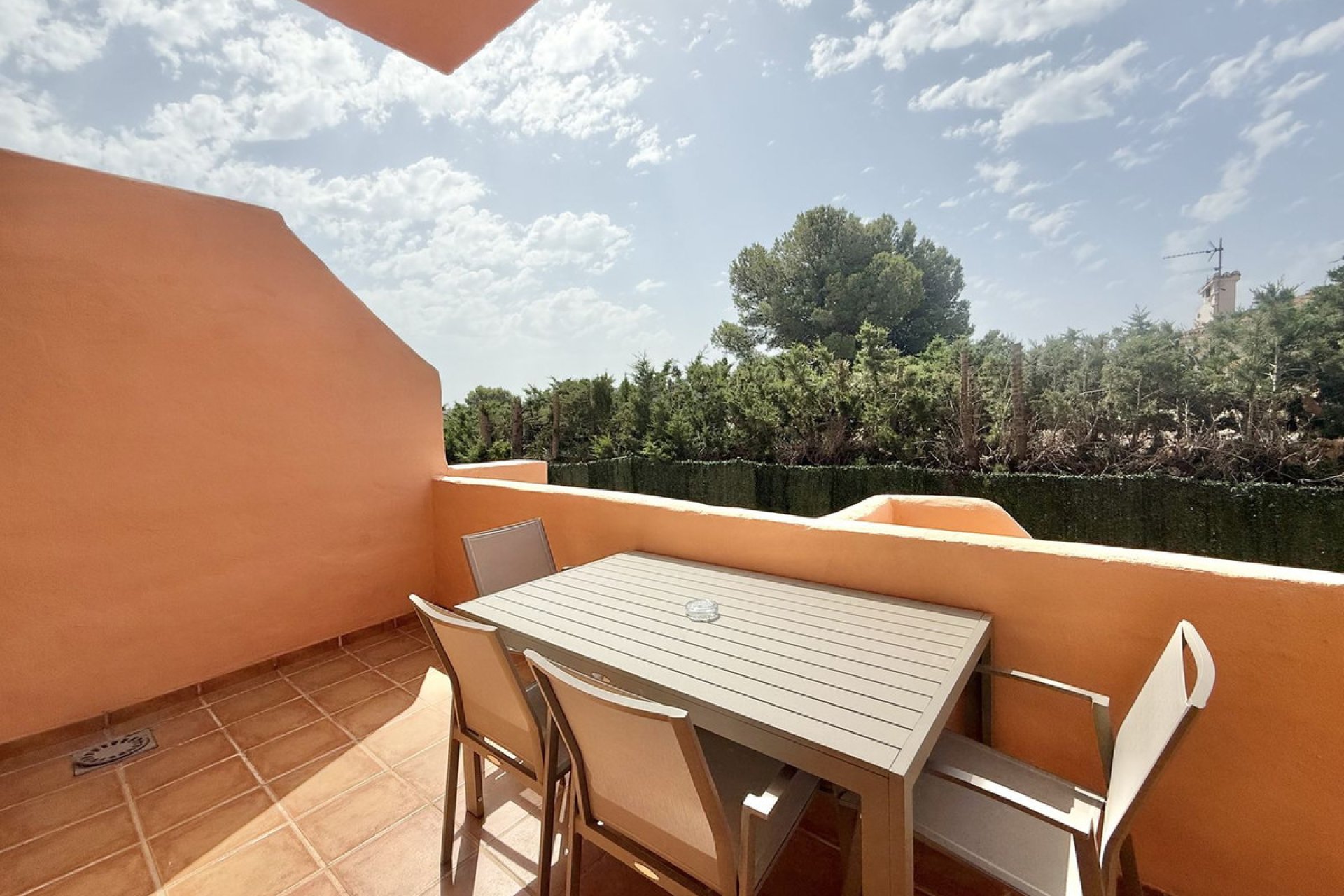 Resale - Apartment - Middle Floor Apartment - Benahavís - Benahavís Centro