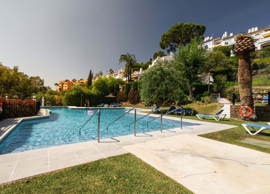 Resale - Apartment - Middle Floor Apartment - Benahavís - Benahavís Centro