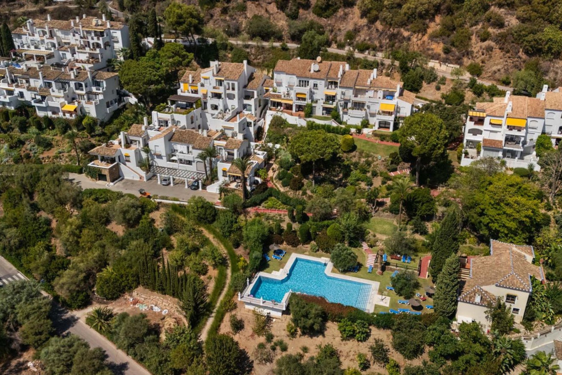 Resale - Apartment - Middle Floor Apartment - Benahavís - Benahavís Centro