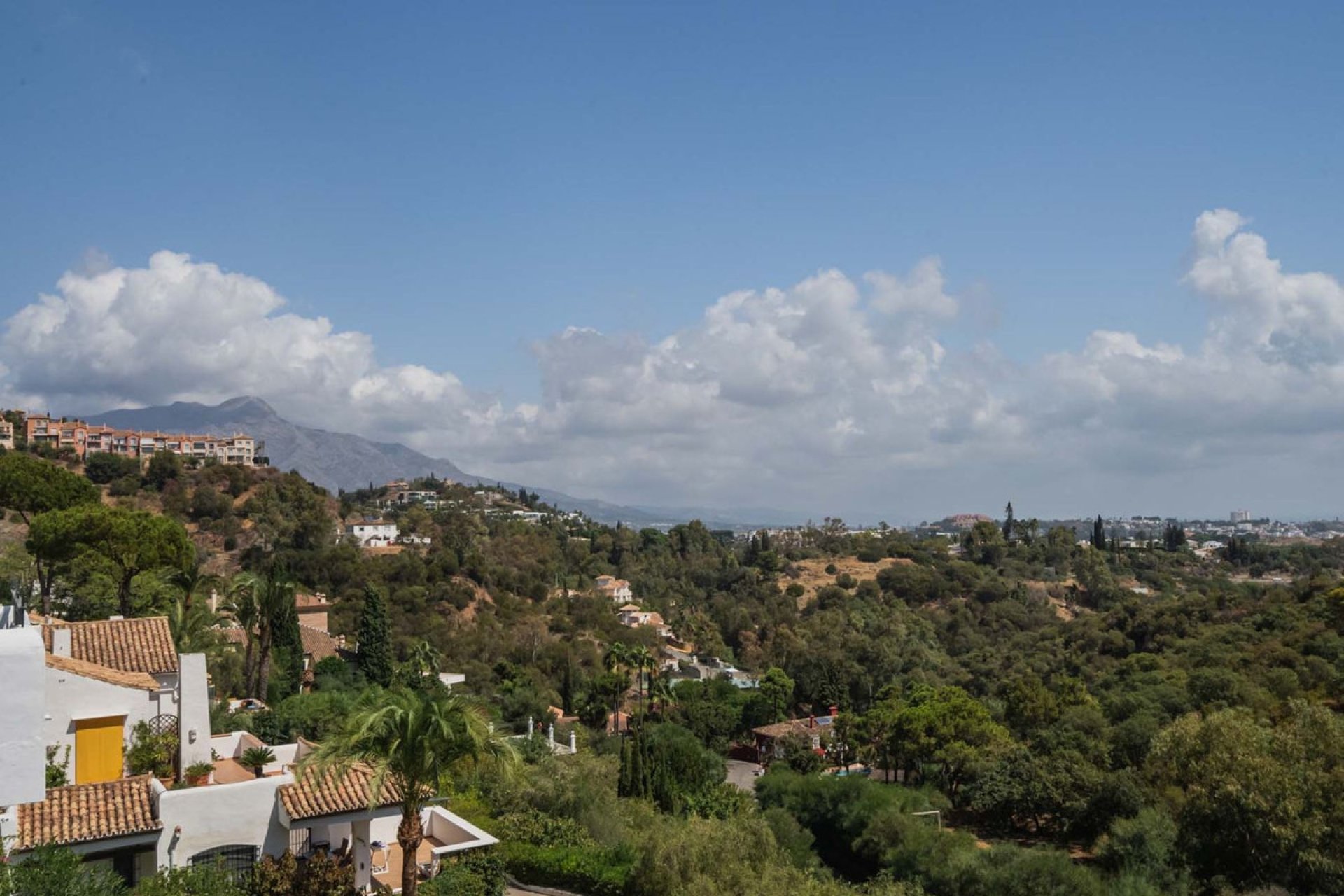 Resale - Apartment - Middle Floor Apartment - Benahavís - Benahavís Centro