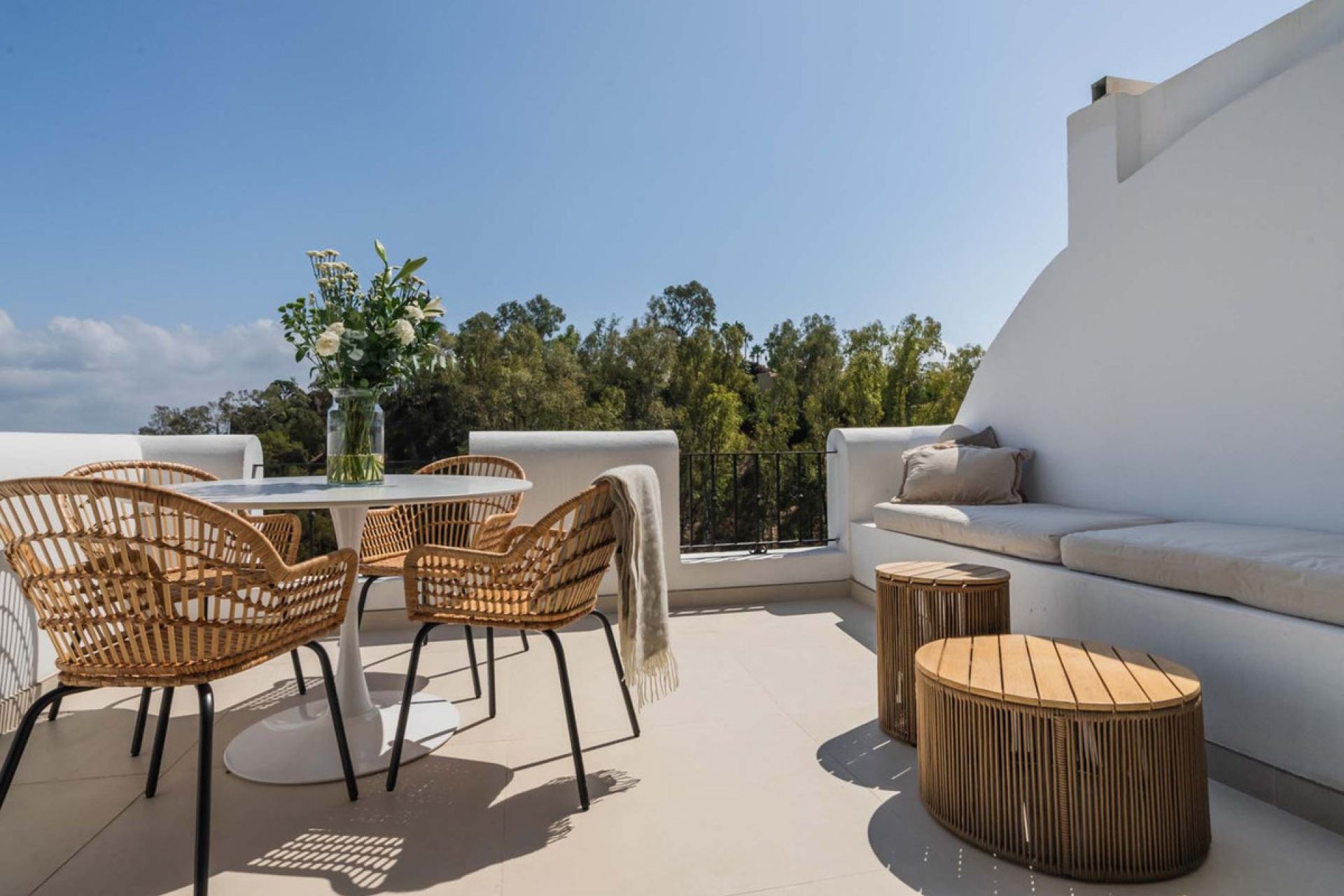 Resale - Apartment - Middle Floor Apartment - Benahavís - Benahavís Centro