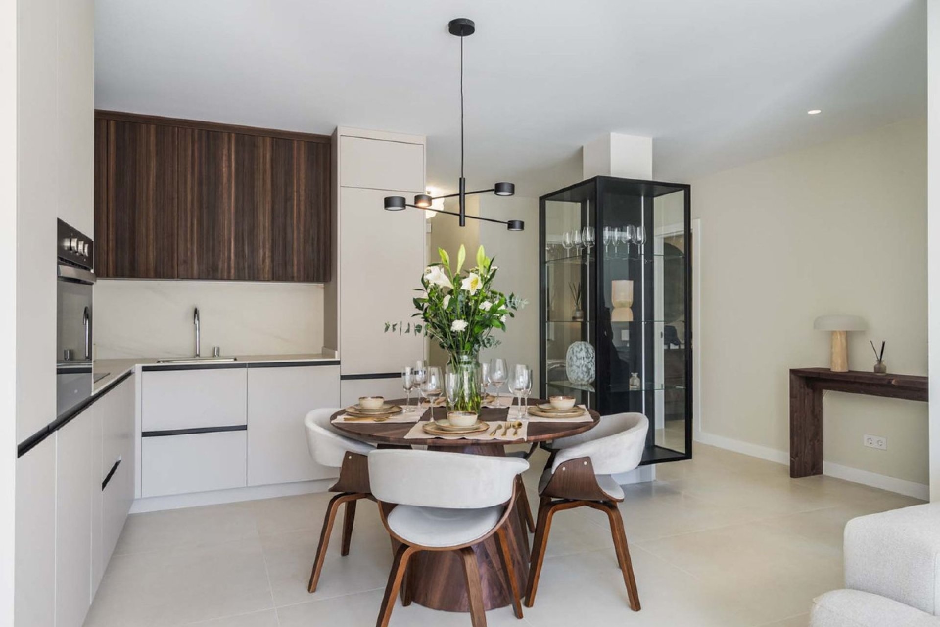 Resale - Apartment - Middle Floor Apartment - Benahavís - Benahavís Centro