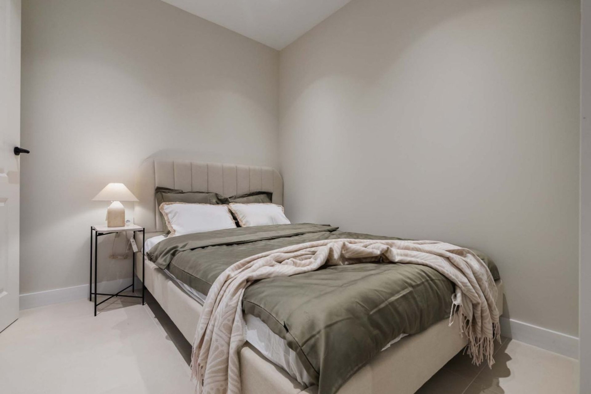 Resale - Apartment - Middle Floor Apartment - Benahavís - Benahavís Centro