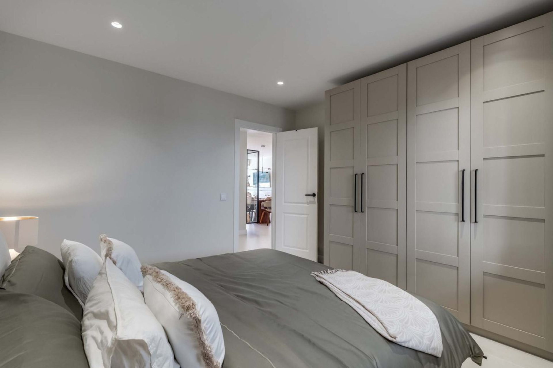 Resale - Apartment - Middle Floor Apartment - Benahavís - Benahavís Centro