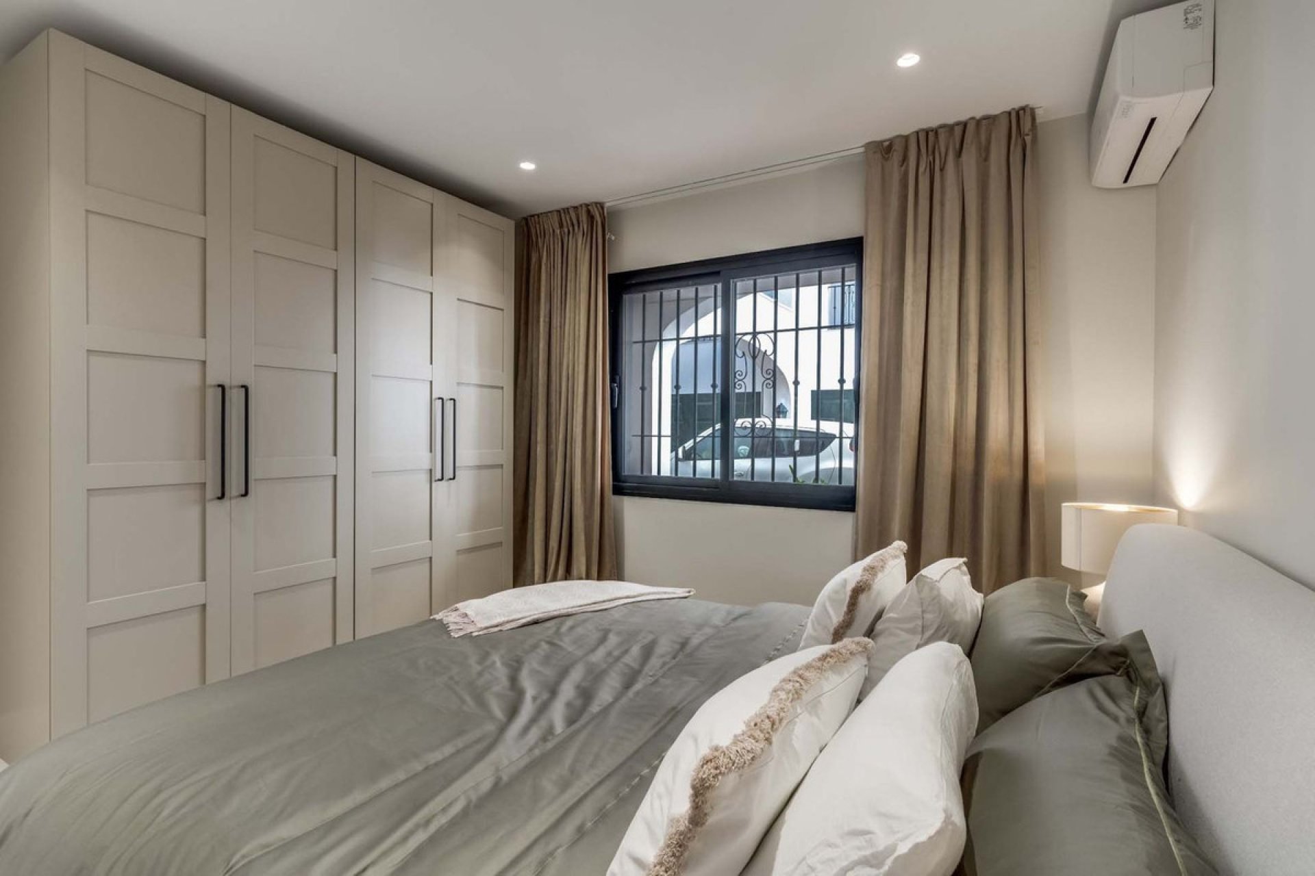 Resale - Apartment - Middle Floor Apartment - Benahavís - Benahavís Centro