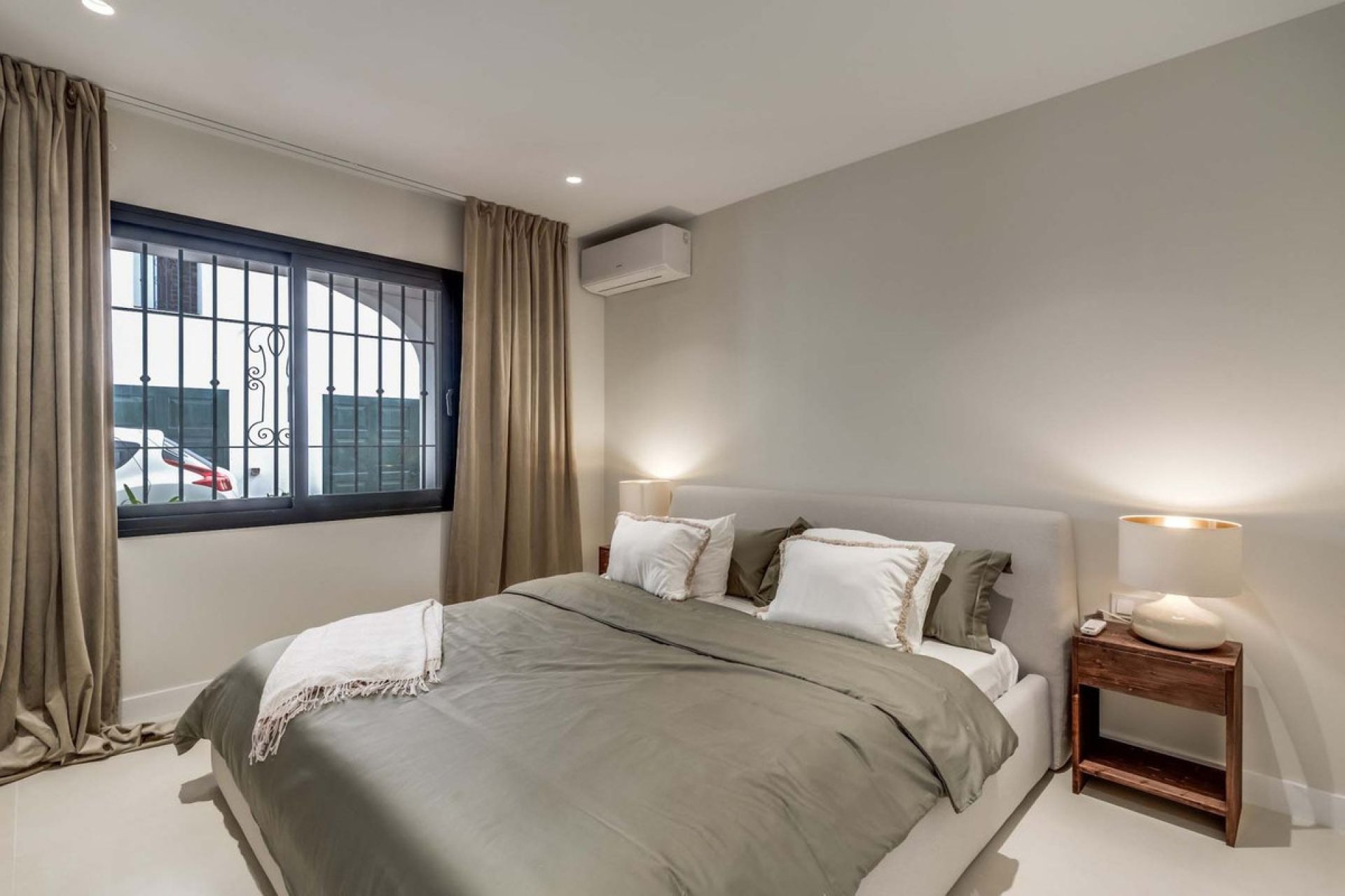 Resale - Apartment - Middle Floor Apartment - Benahavís - Benahavís Centro