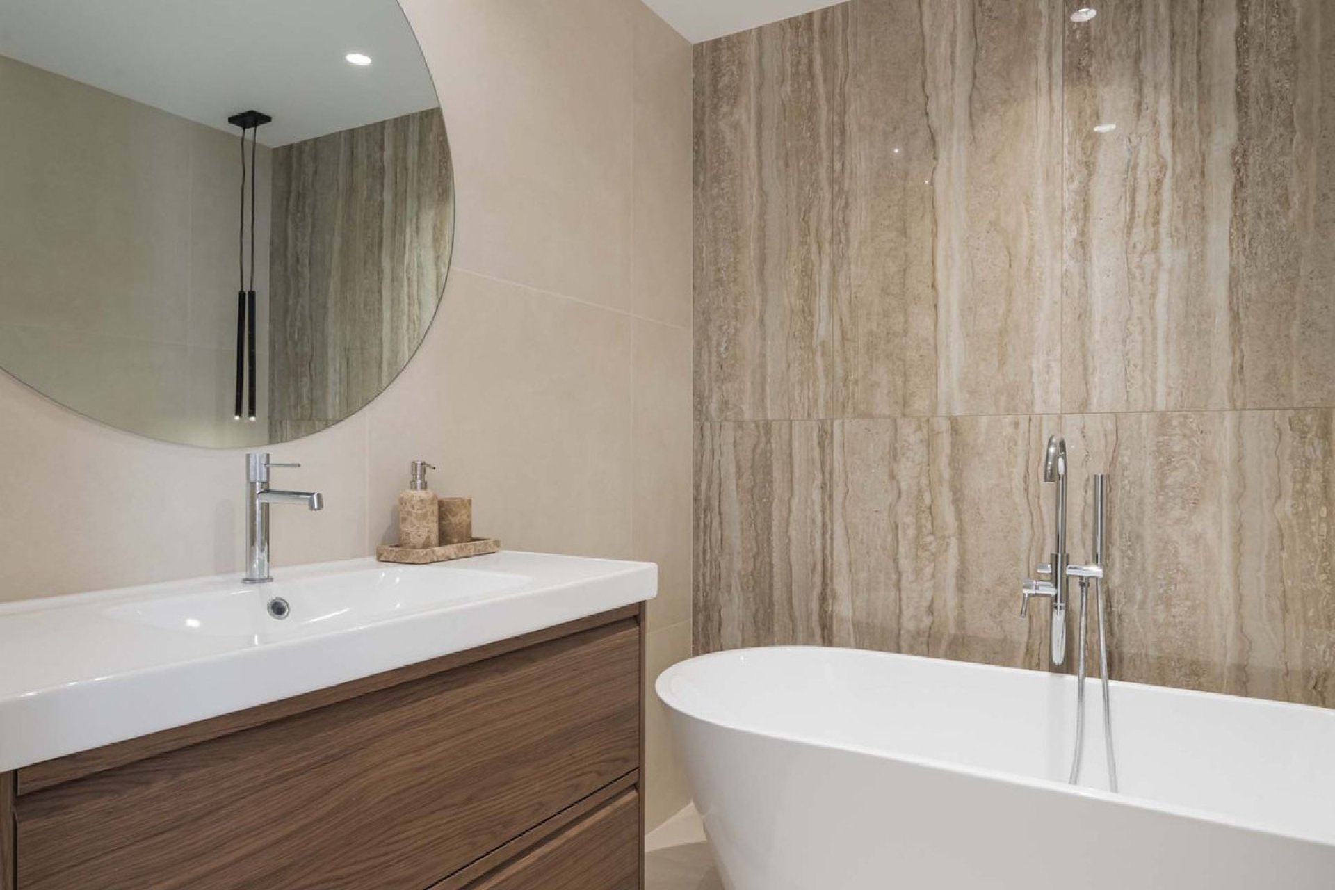 Resale - Apartment - Middle Floor Apartment - Benahavís - Benahavís Centro