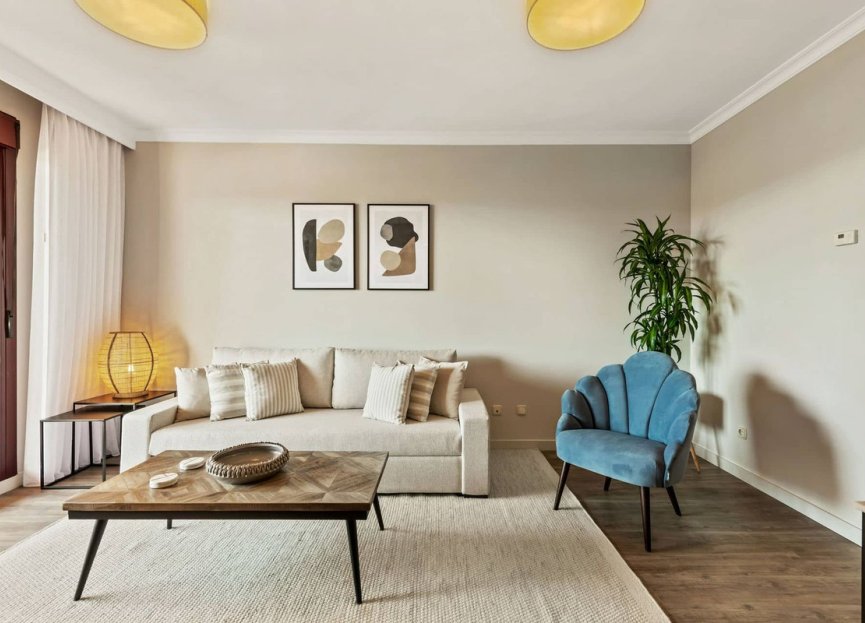 Resale - Apartment - Middle Floor Apartment - Benahavís - Benahavís Centro