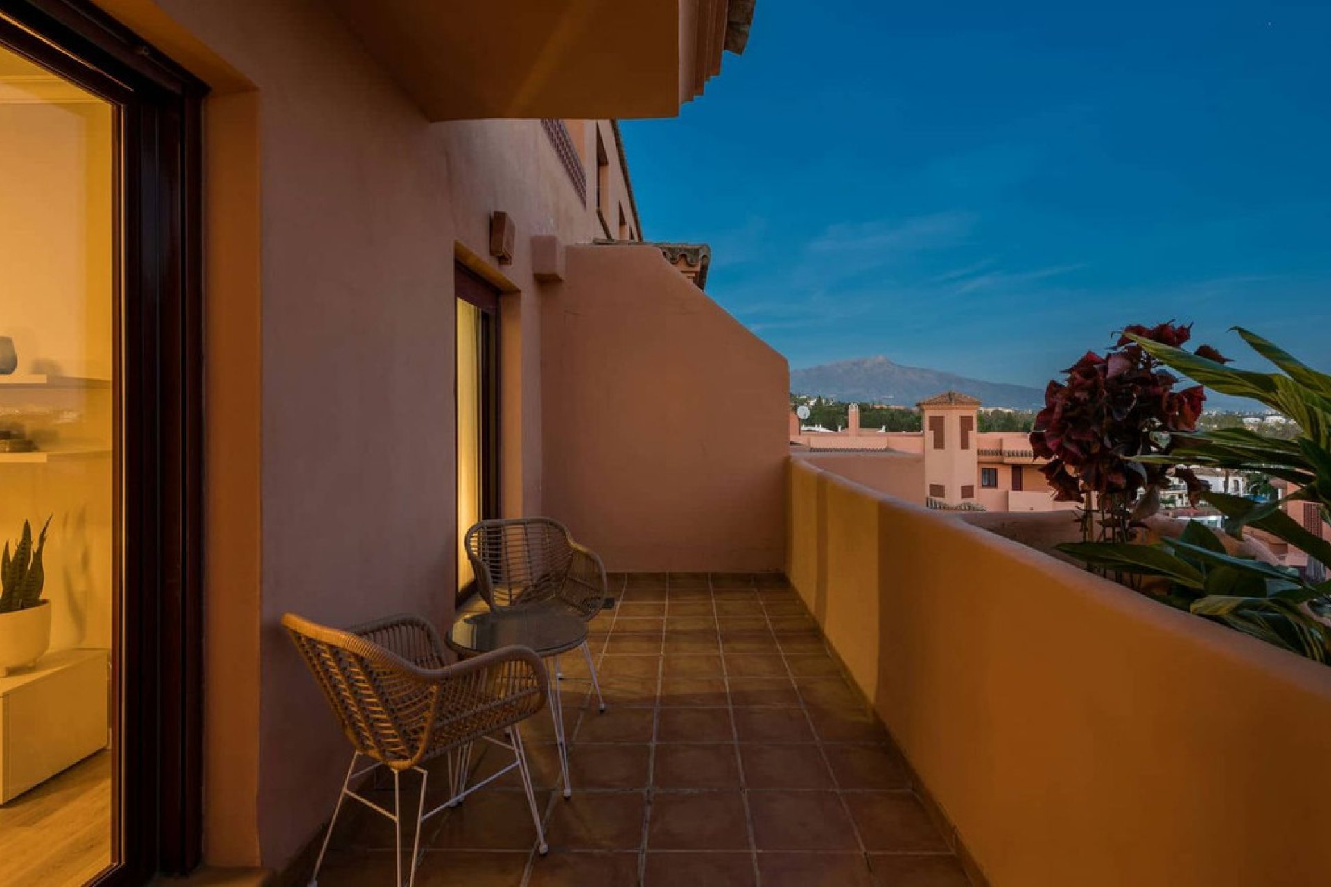 Resale - Apartment - Middle Floor Apartment - Benahavís - Benahavís Centro