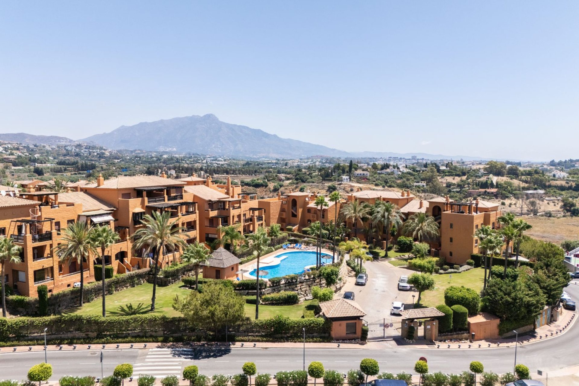 Resale - Apartment - Middle Floor Apartment - Benahavís - Benahavís Centro