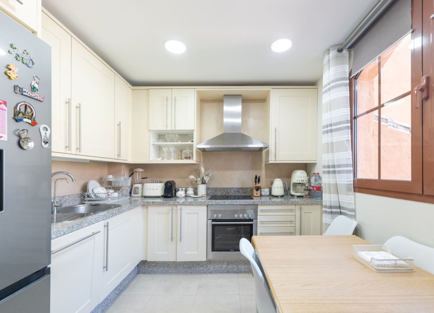 Resale - Apartment - Middle Floor Apartment - Benahavís - Benahavís Centro