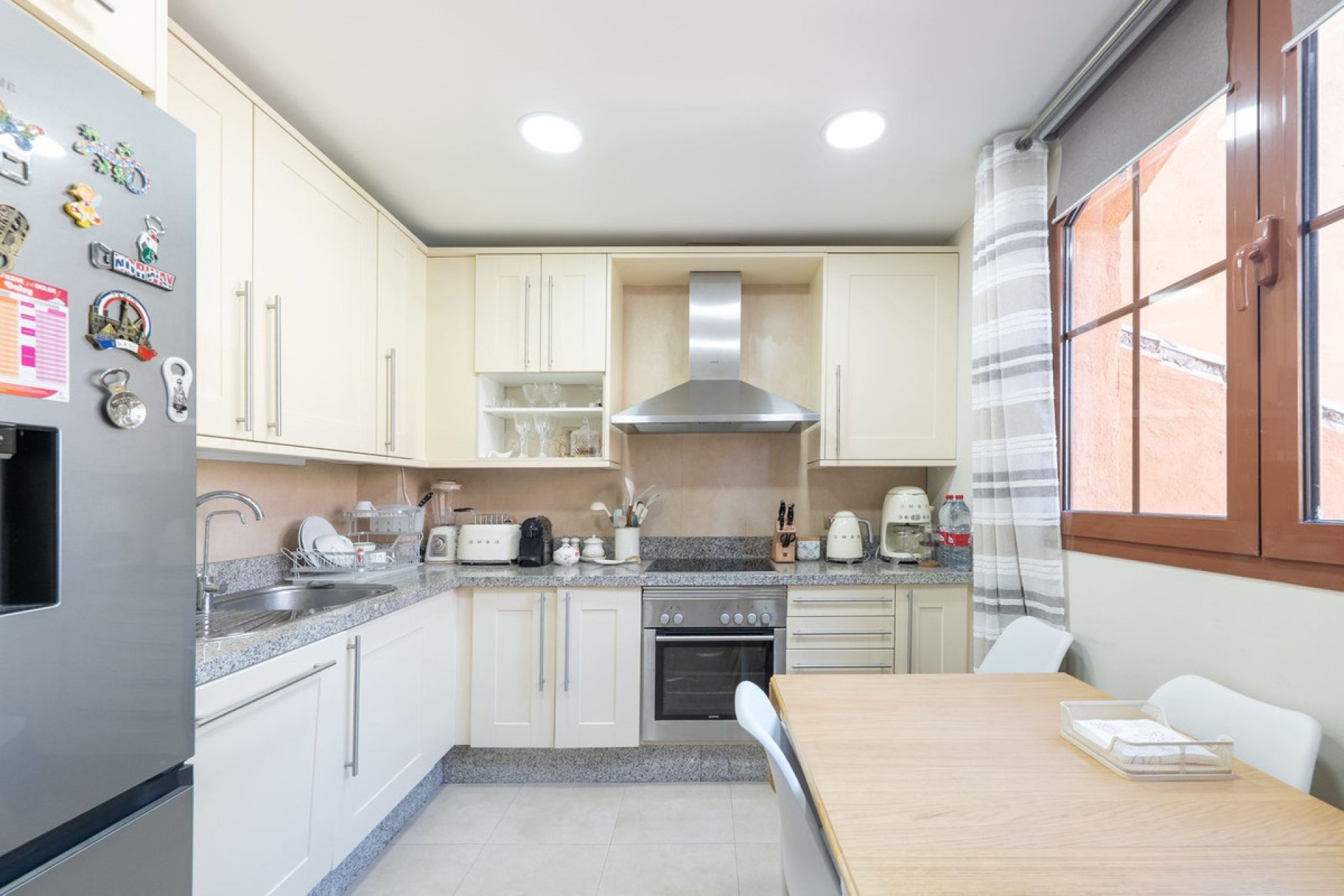 Resale - Apartment - Middle Floor Apartment - Benahavís - Benahavís Centro