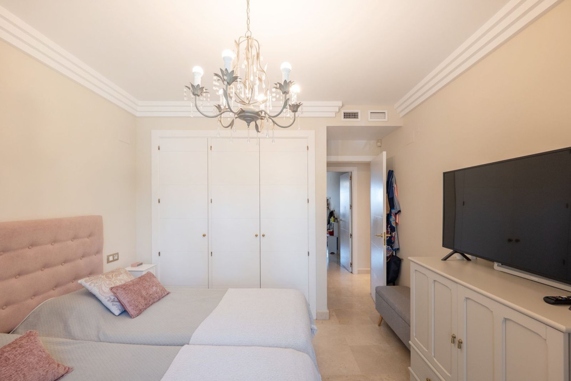 Resale - Apartment - Middle Floor Apartment - Benahavís - Benahavís Centro